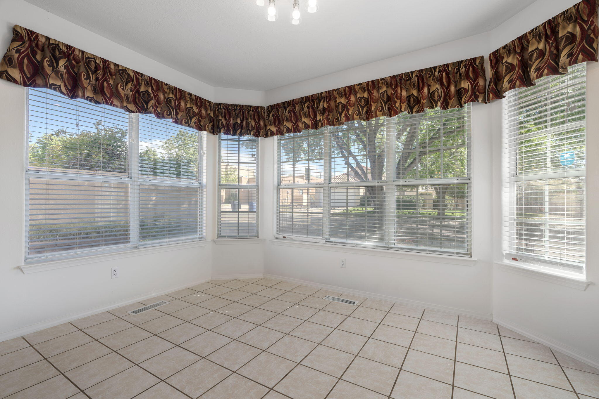 Photo 17 — 7509 Palomas Park Avenue NE