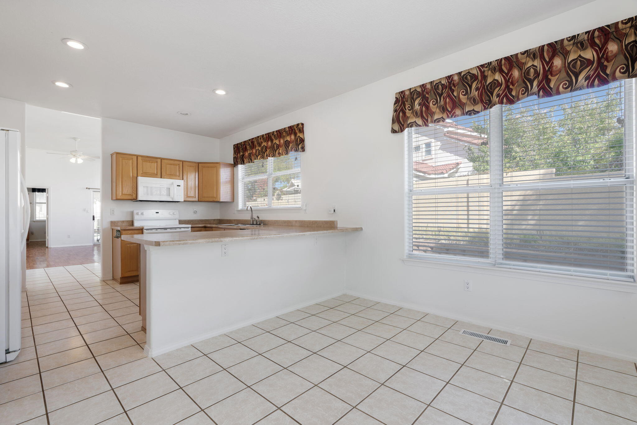 Photo 14 — 7509 Palomas Park Avenue NE