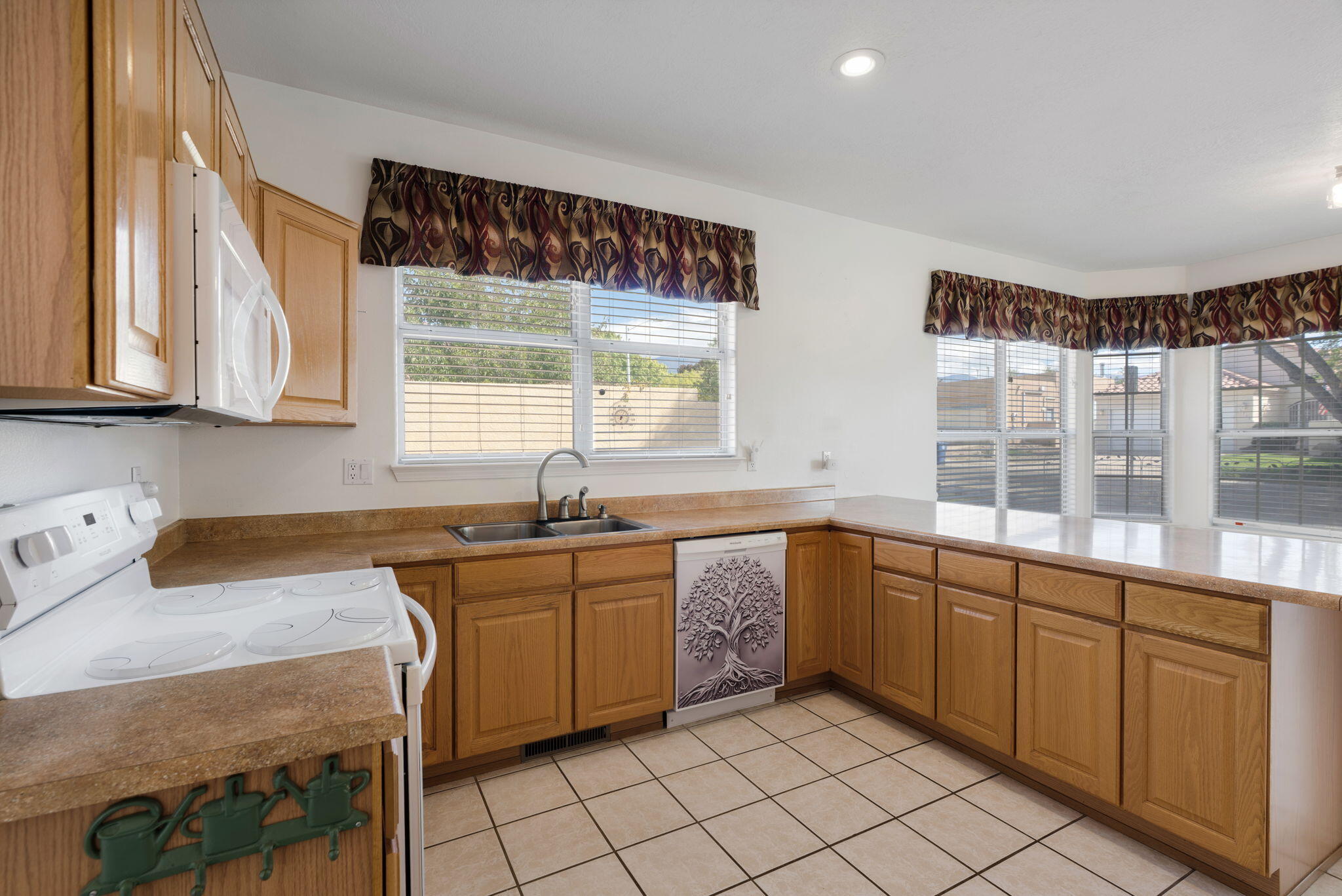 Photo 11 — 7509 Palomas Park Avenue NE