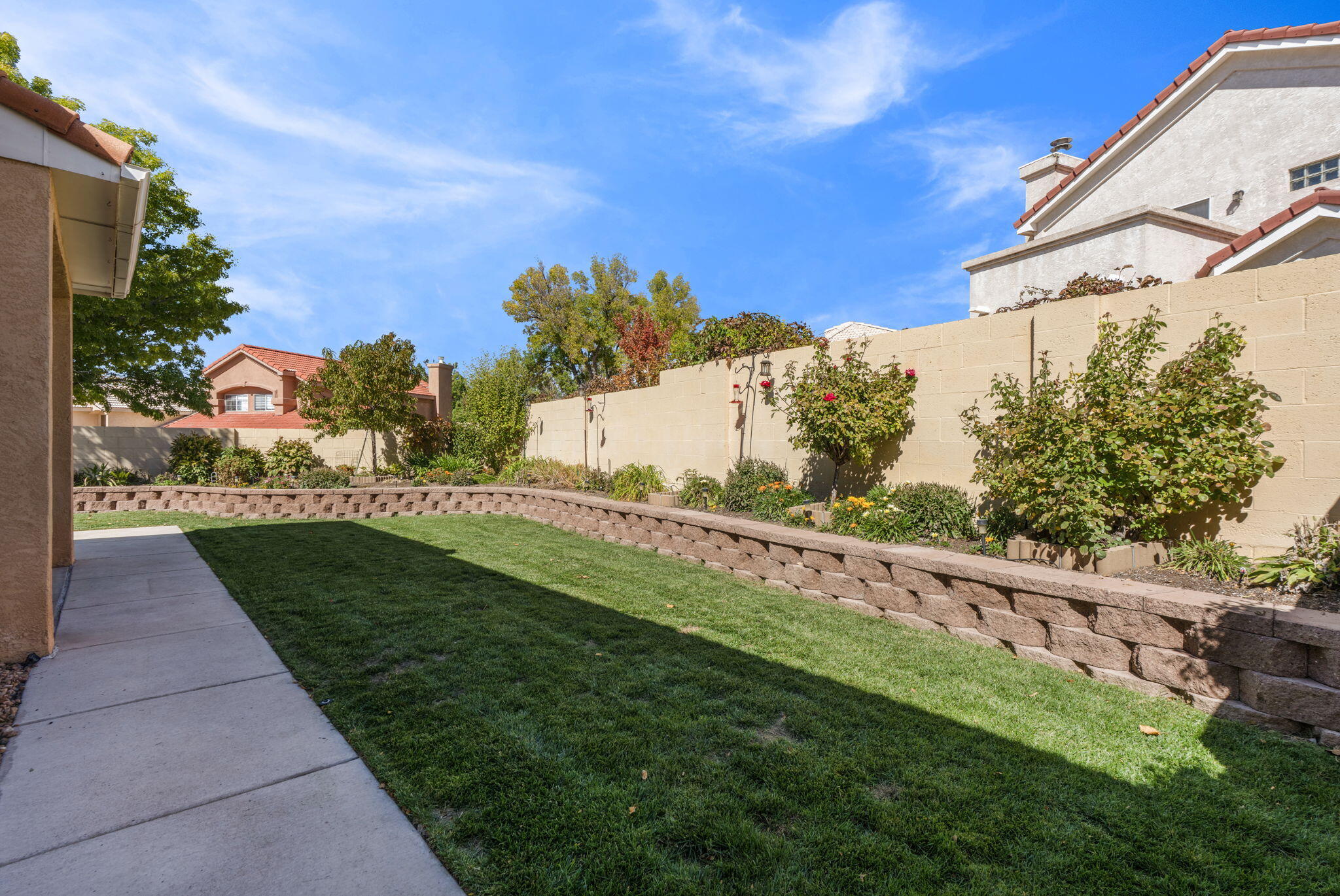 Photo 5 — 7509 Palomas Park Avenue NE