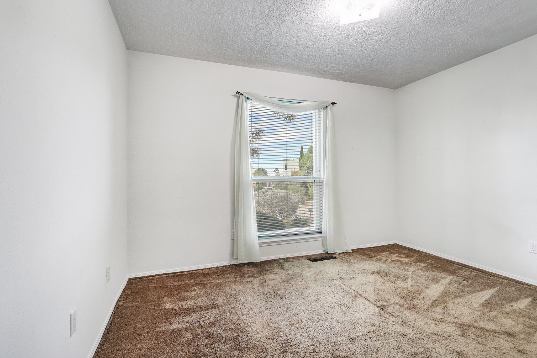 Photo 4 — 3808 Big Sky Drive NE