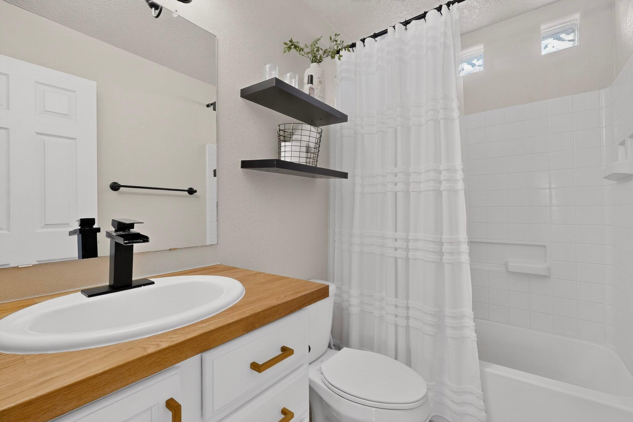 Photo 16 — 6506 Desert Spirit Road NW