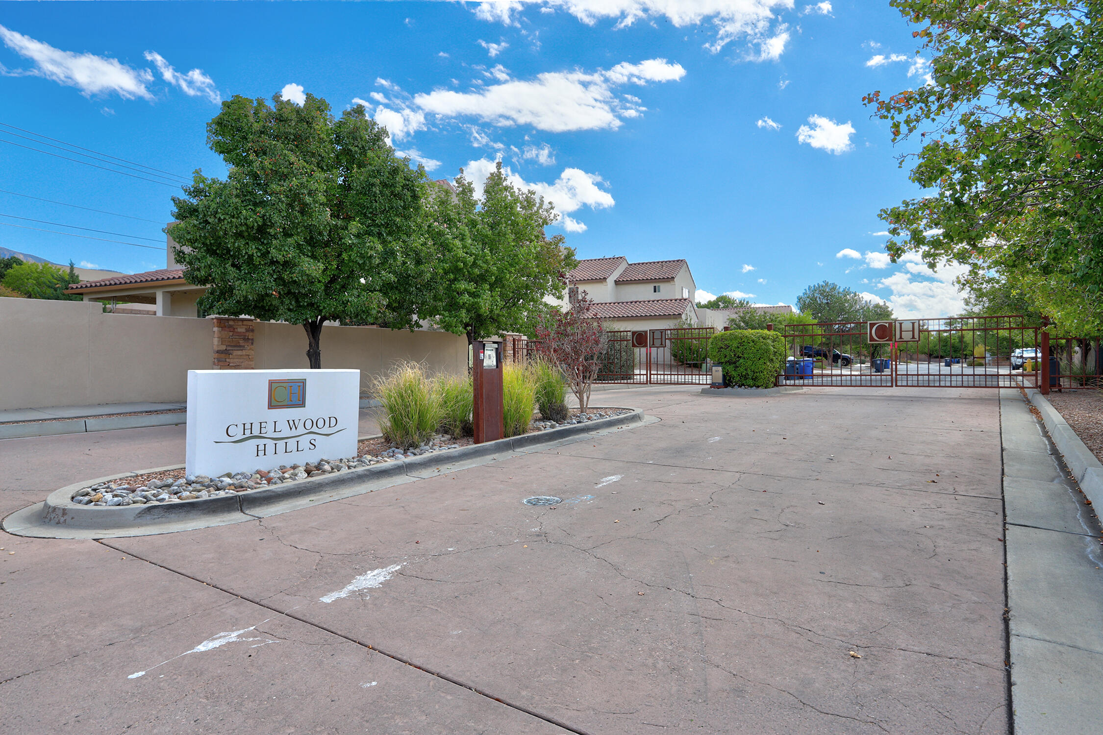 1401 Vinca Trail NE, Albuquerque, NM 87112