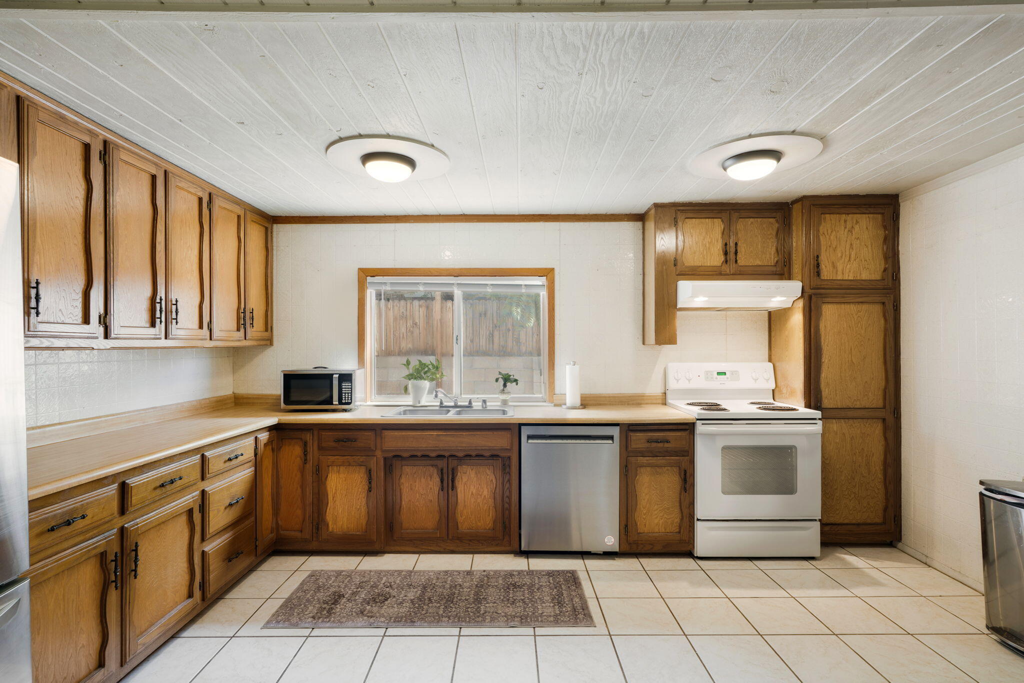 Photo 9 — 3600 Garcia Street NE