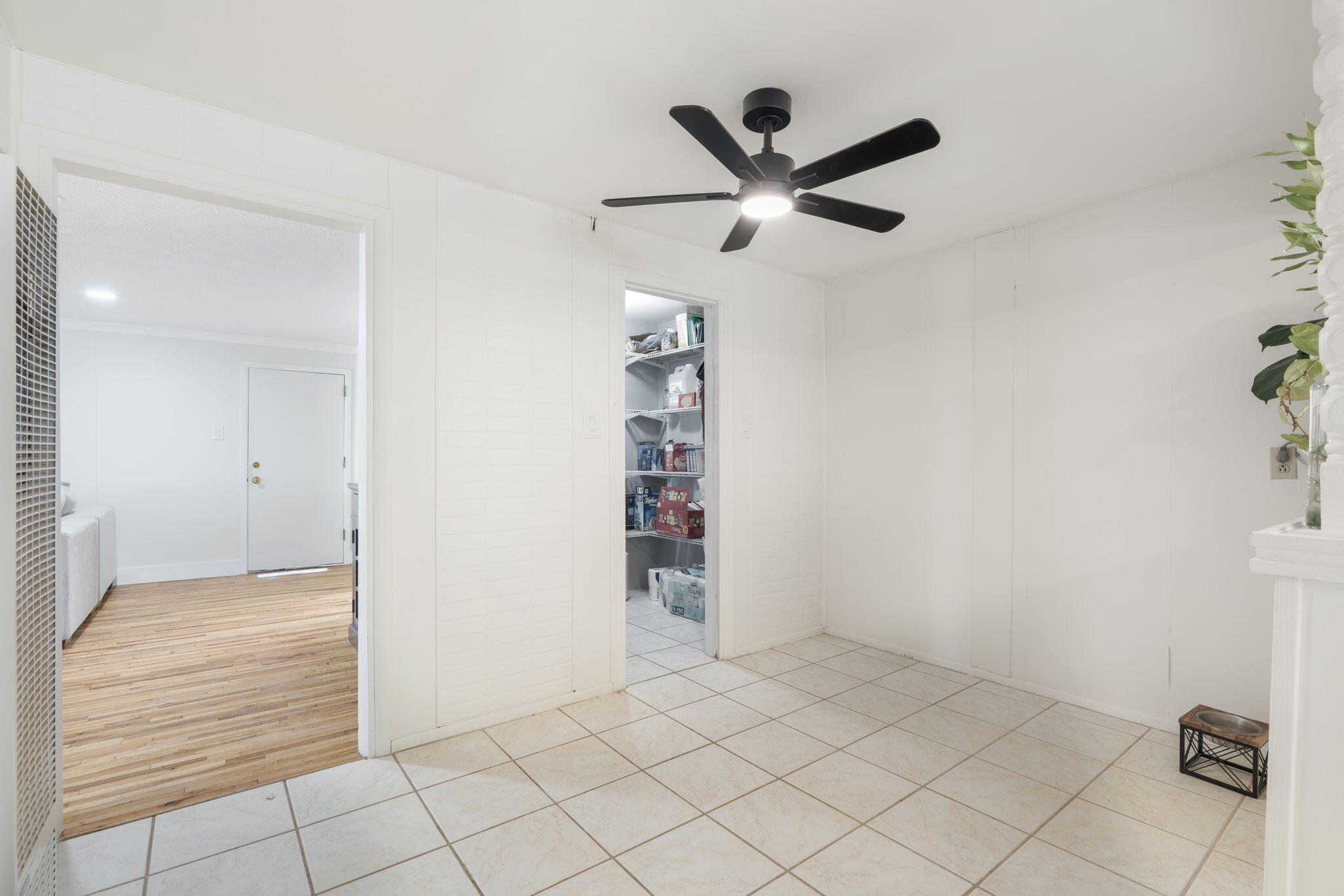 Photo 14 — 3600 Garcia Street NE