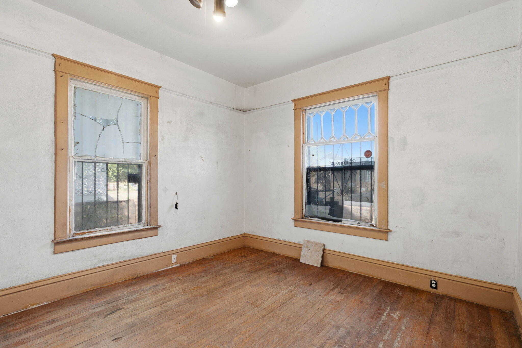 Photo 2 — 504 Marble Avenue NW
