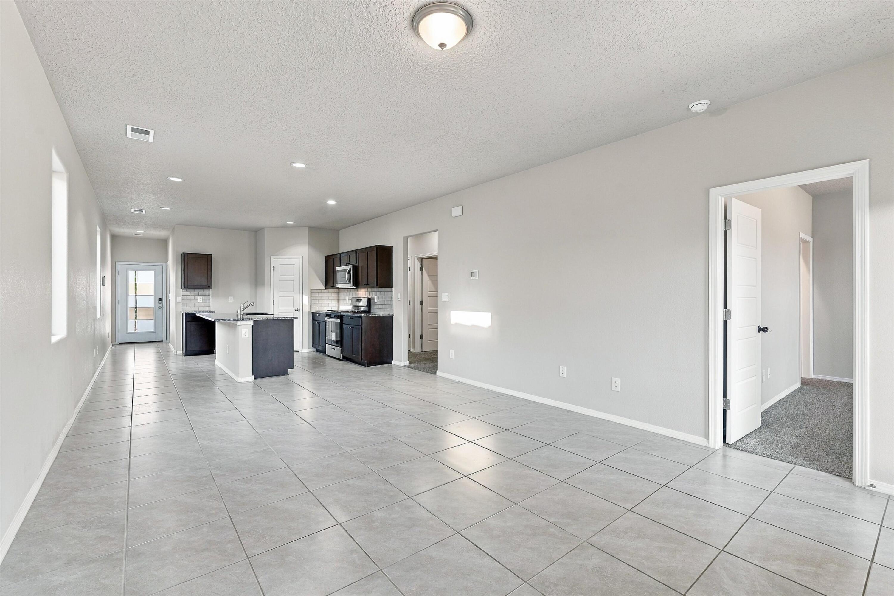Photo 6 — 663 Turmalina Drive SE