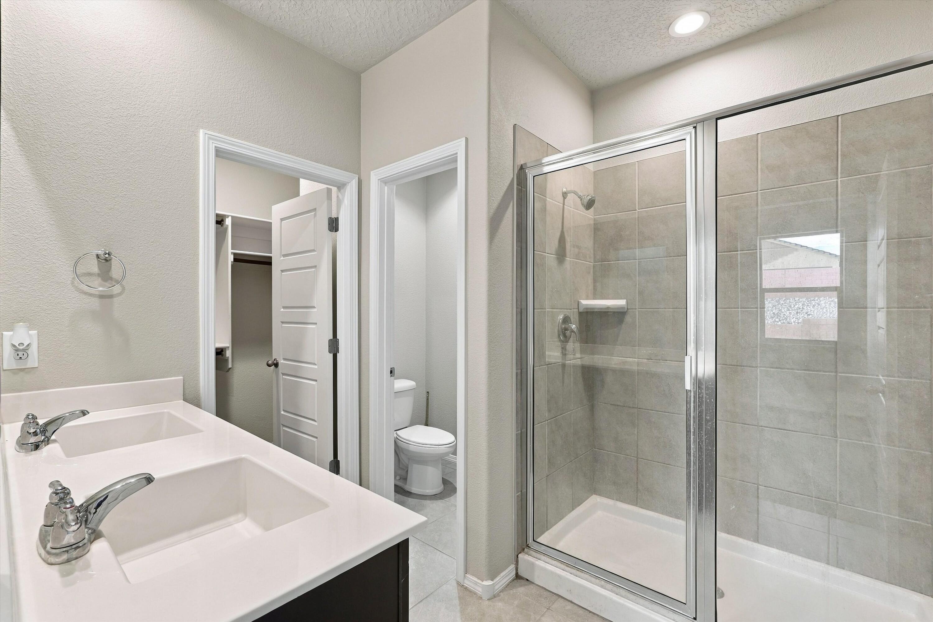 Photo 10 — 663 Turmalina Drive SE
