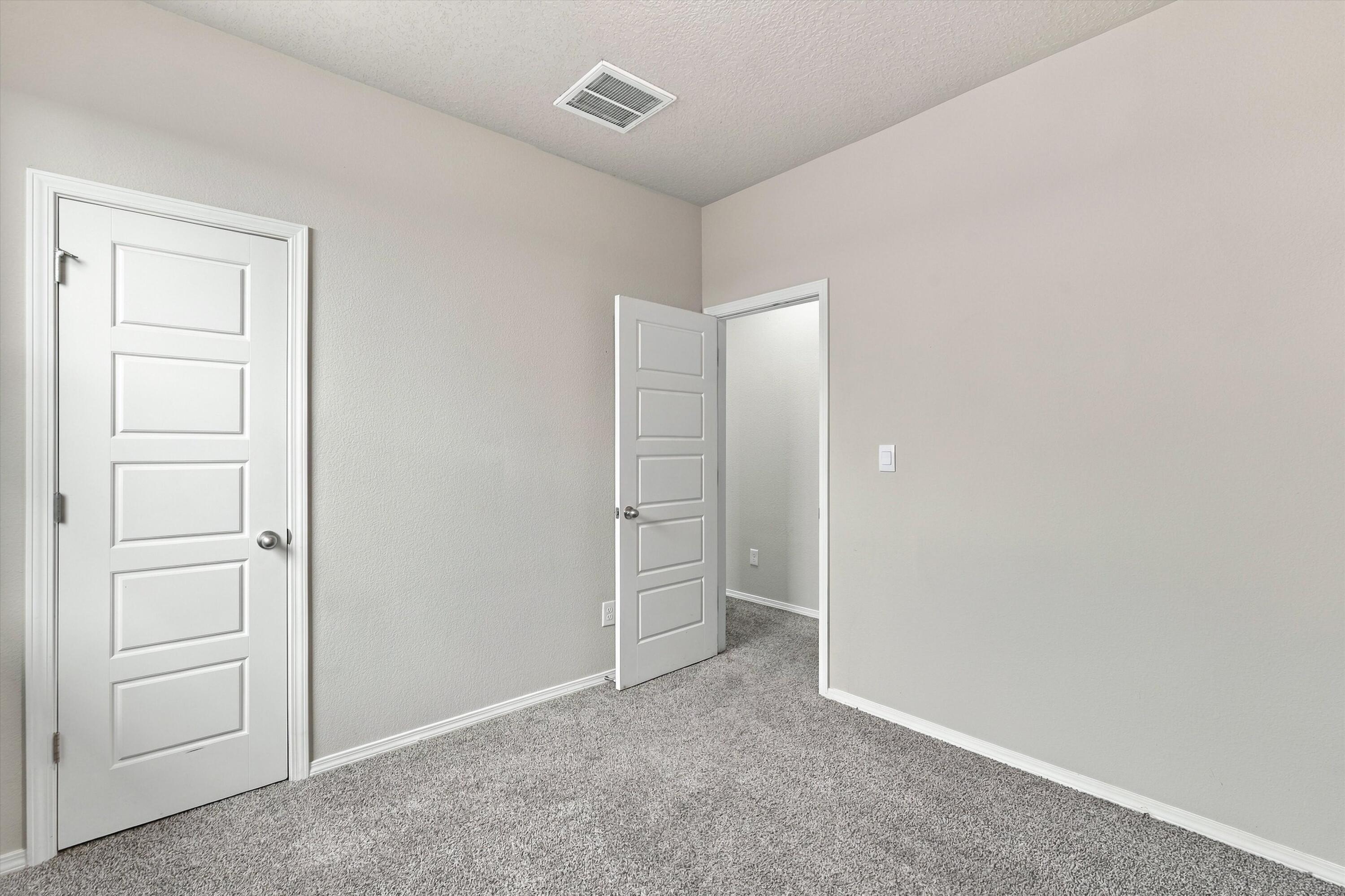 Photo 13 — 663 Turmalina Drive SE