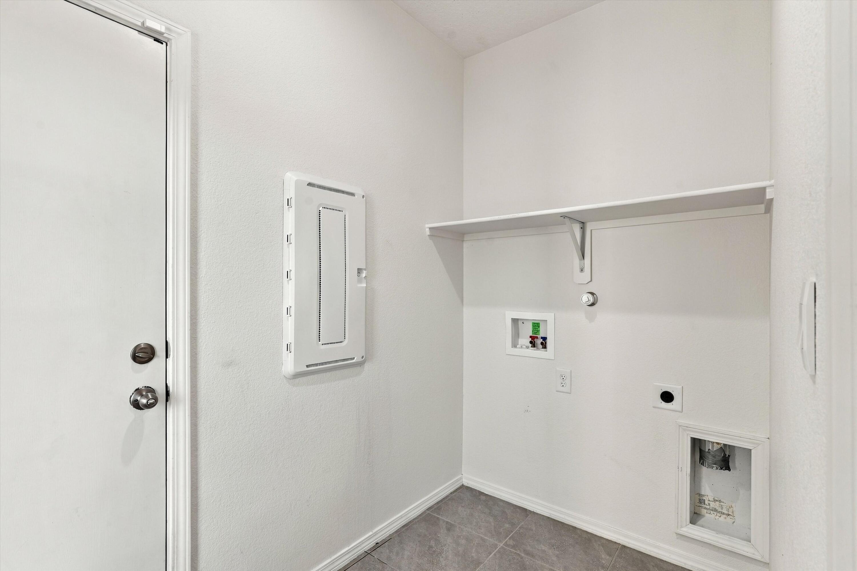 Photo 15 — 663 Turmalina Drive SE