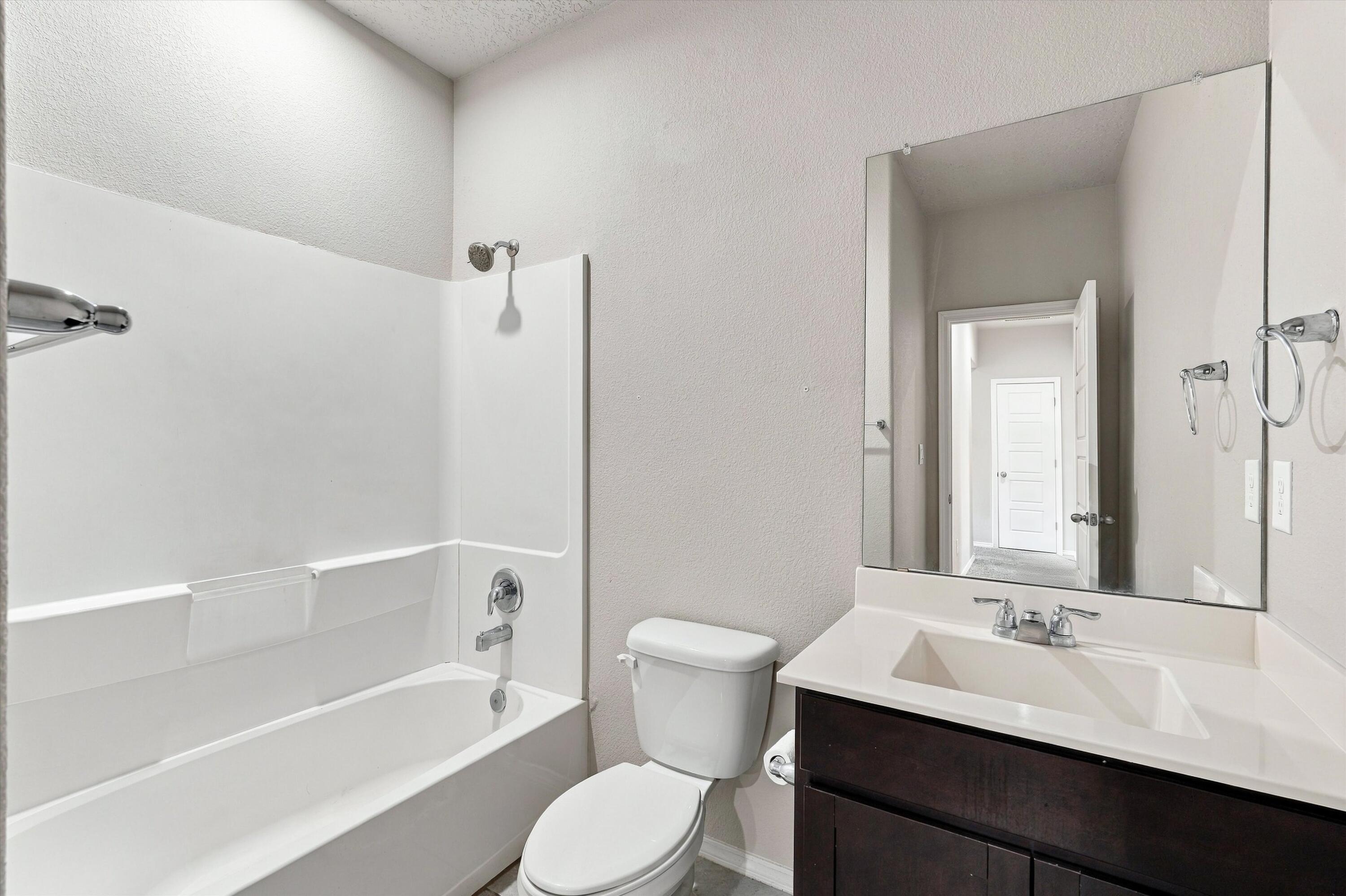 Photo 16 — 663 Turmalina Drive SE