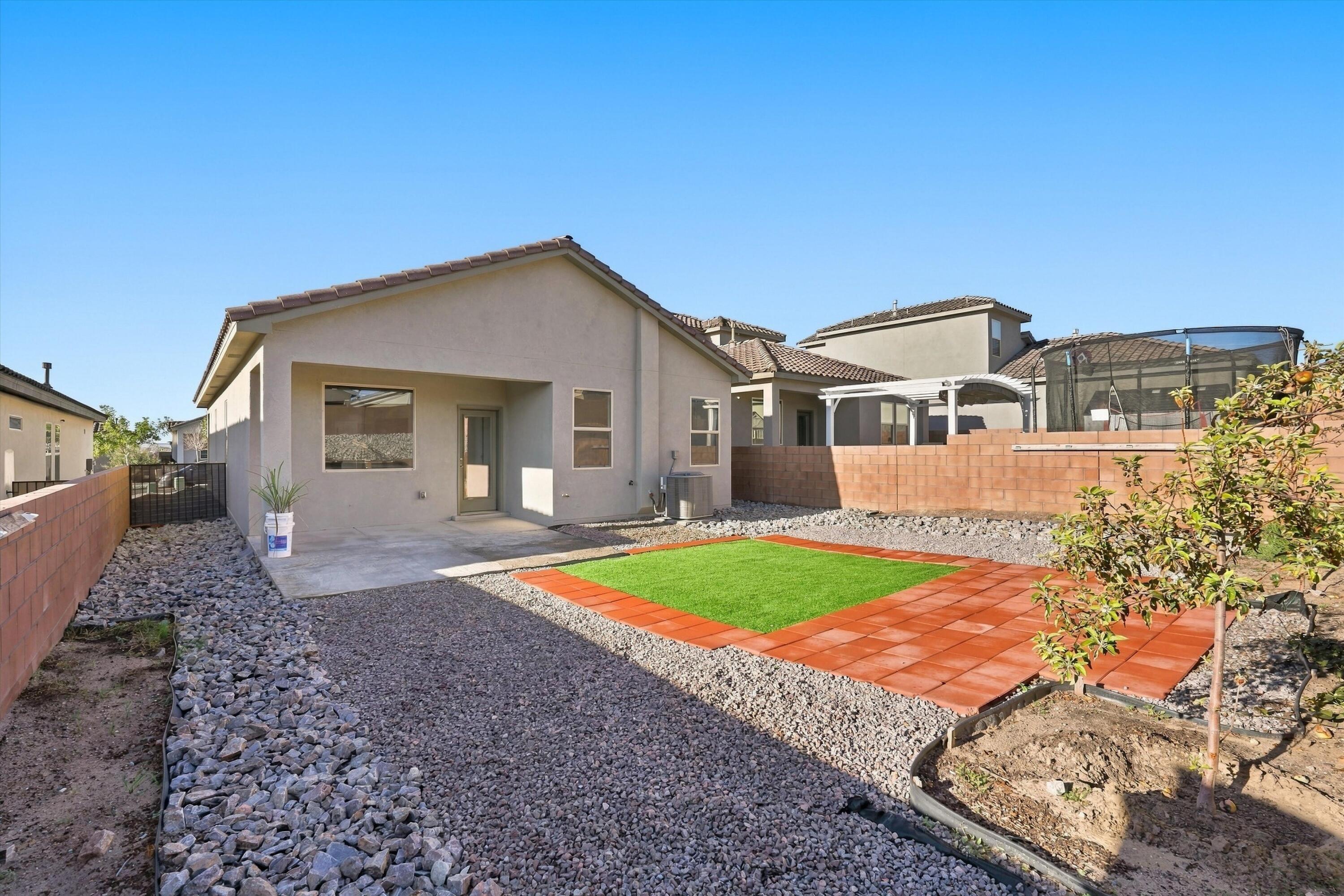 Photo 19 — 663 Turmalina Drive SE