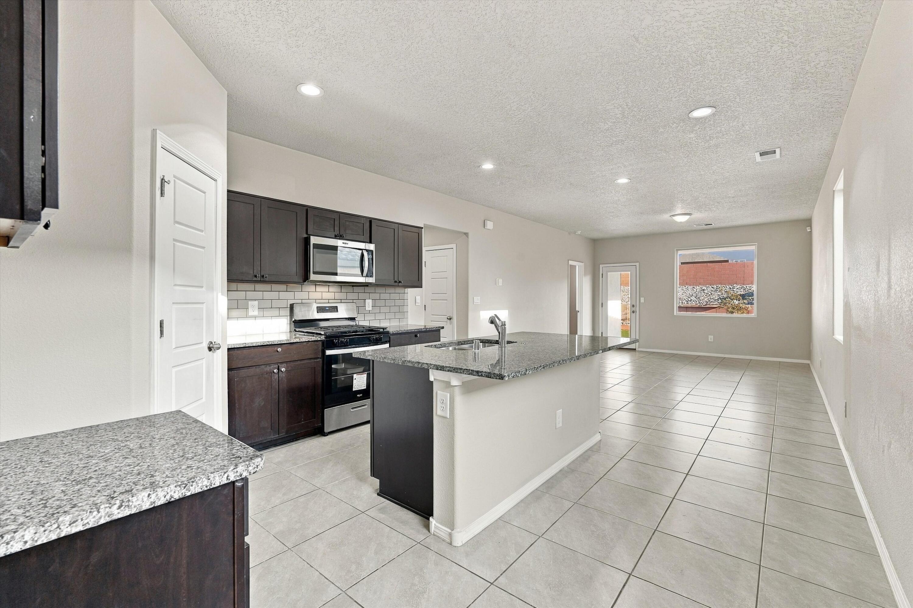 Photo 4 — 663 Turmalina Drive SE