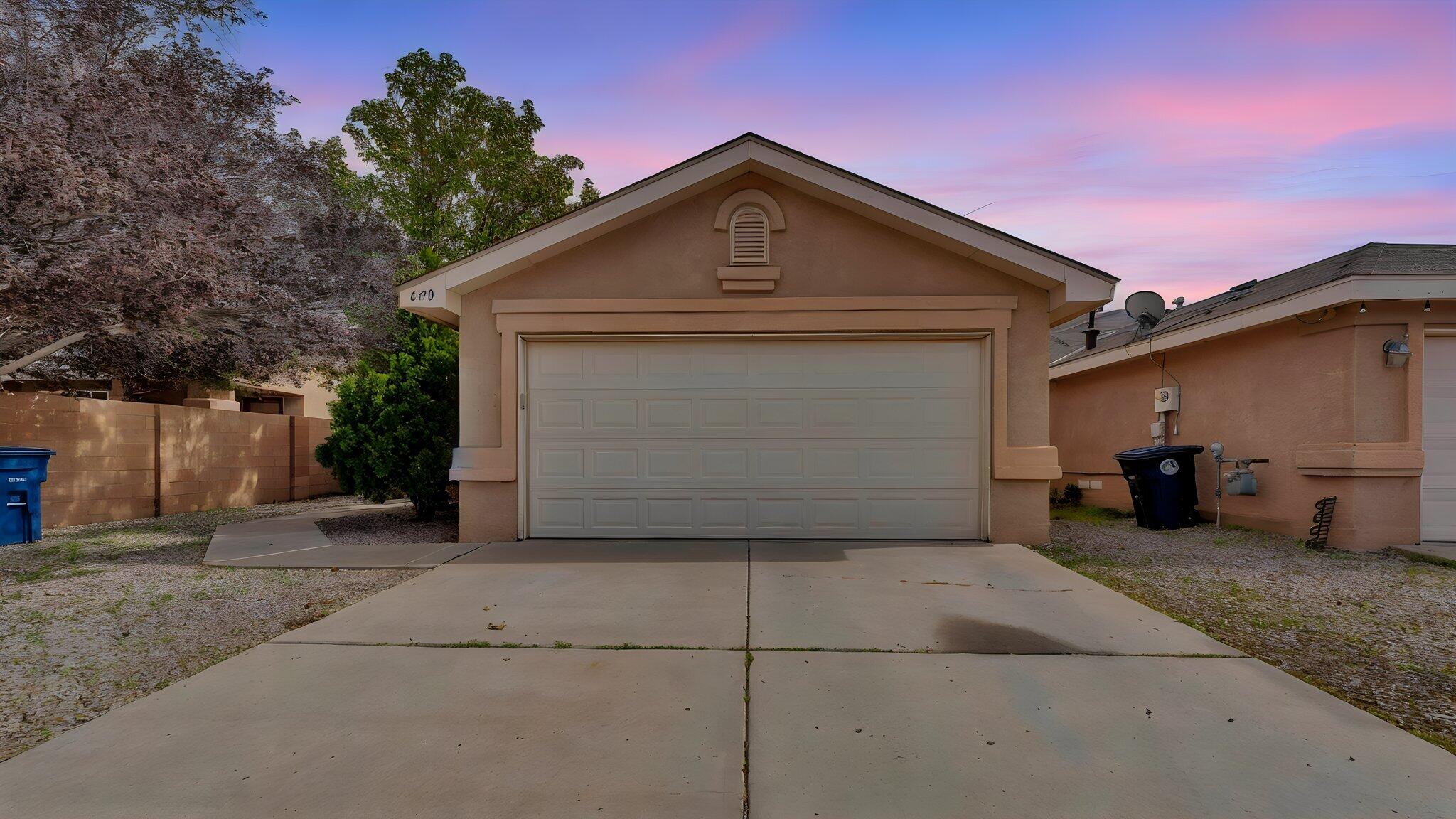 Photo 8 — 640 Cottontail Street SW