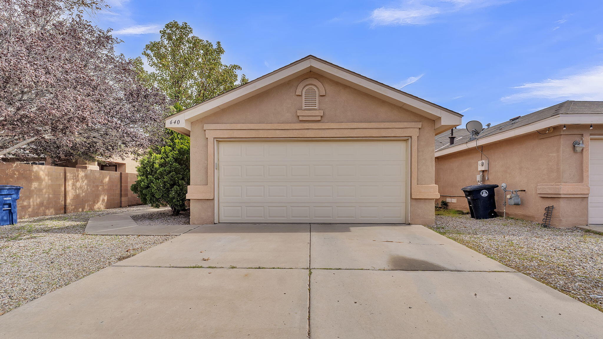 Photo 9 — 640 Cottontail Street SW