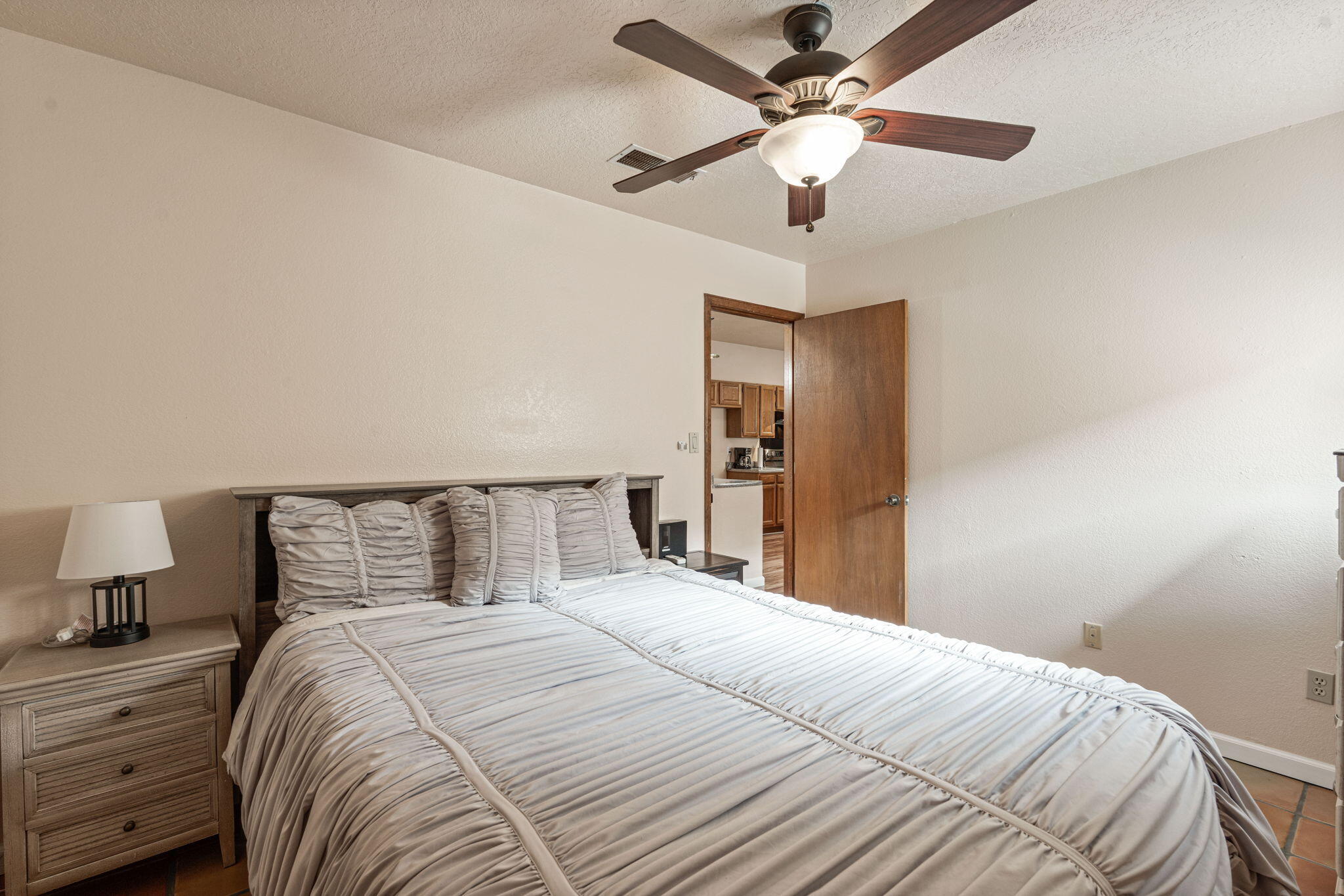 Photo 17 — 6545 Keeling Street NW