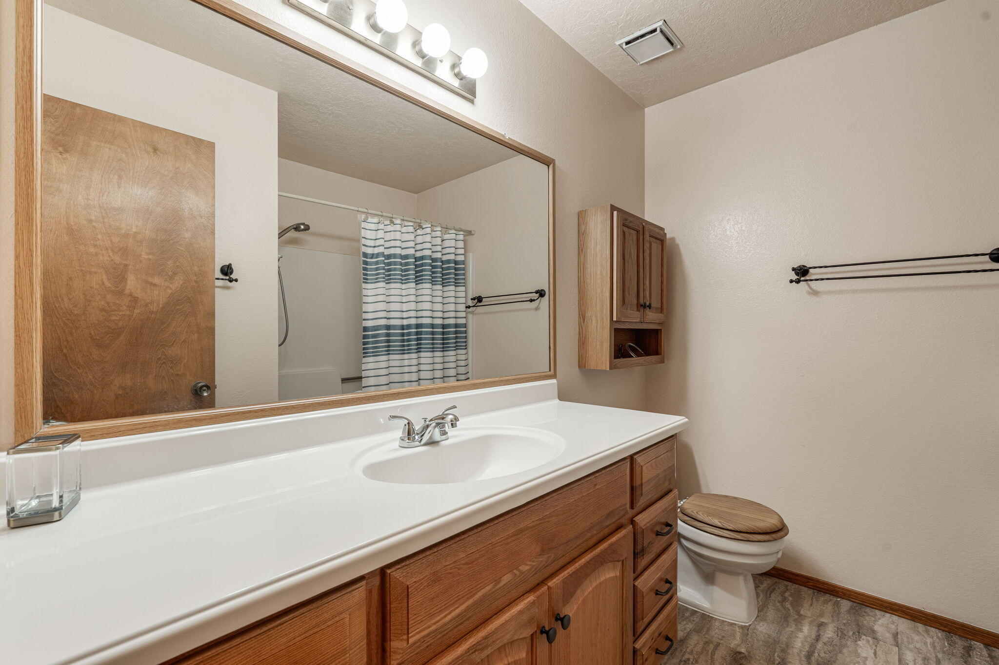 Photo 19 — 6545 Keeling Street NW