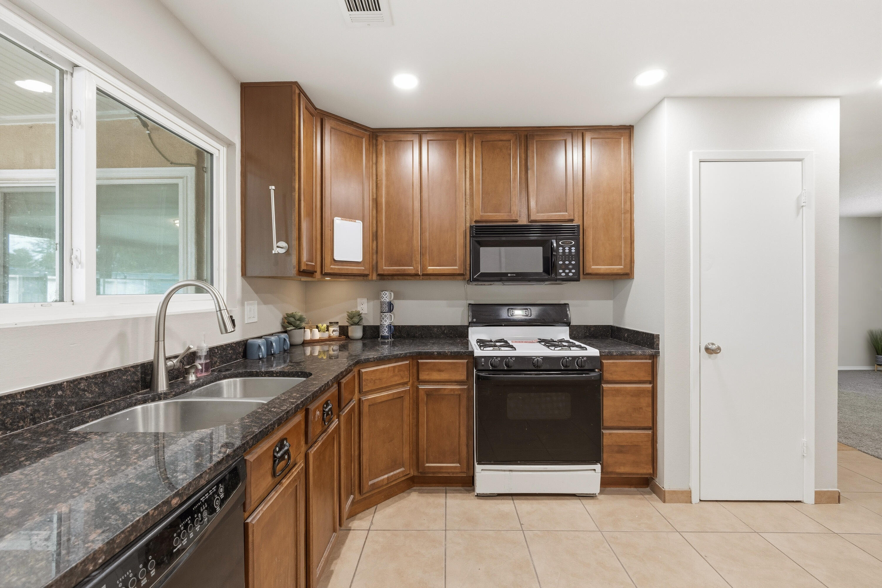 Photo 12 — 2417 Vista Grande Drive NW