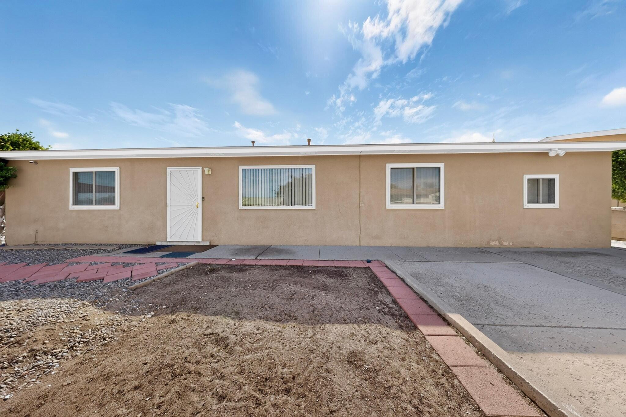 9204 Camino San Martin SW, Albuquerque, NM 87121