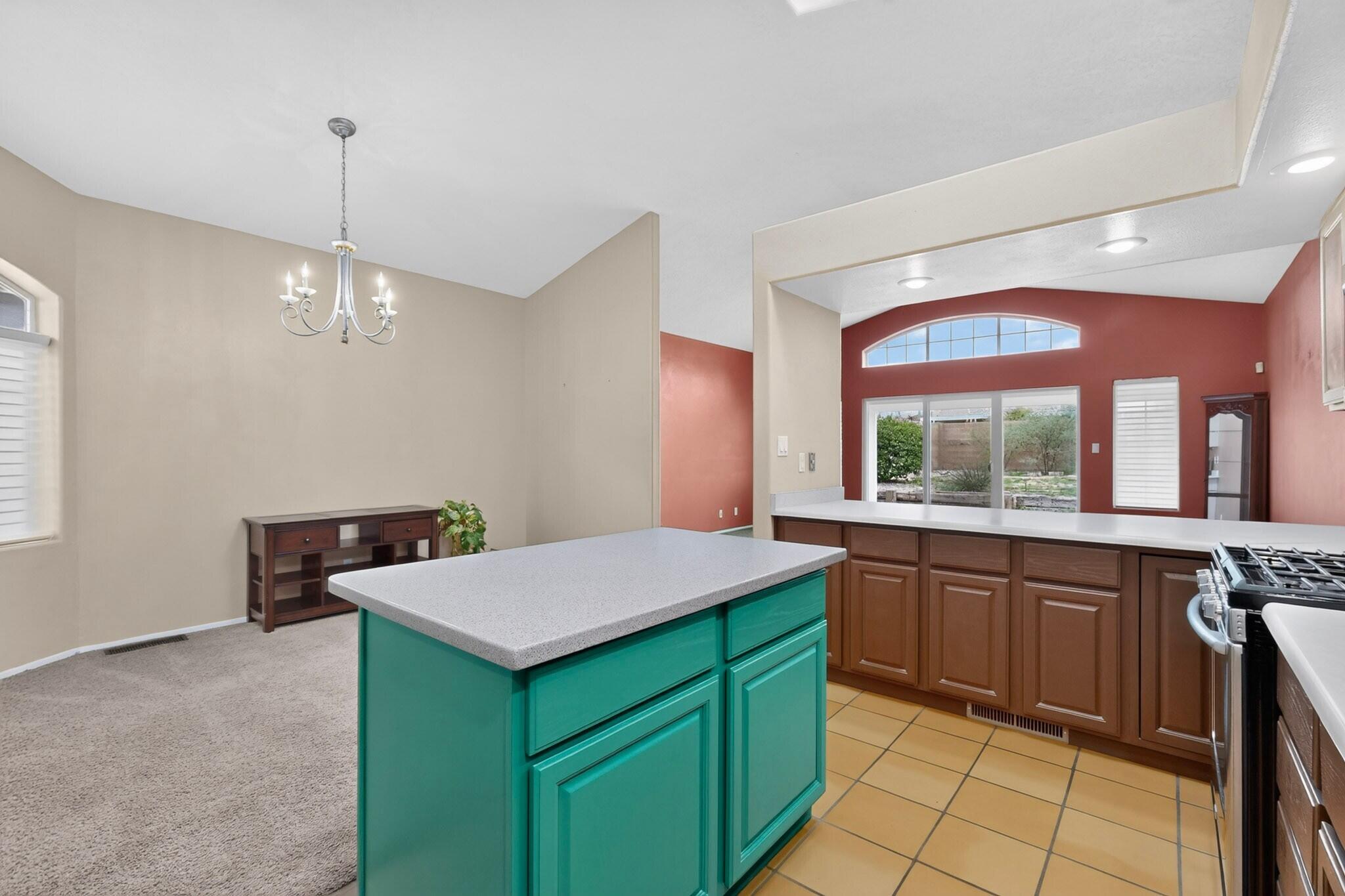 Photo 11 — 633 Lakeview Circle SE