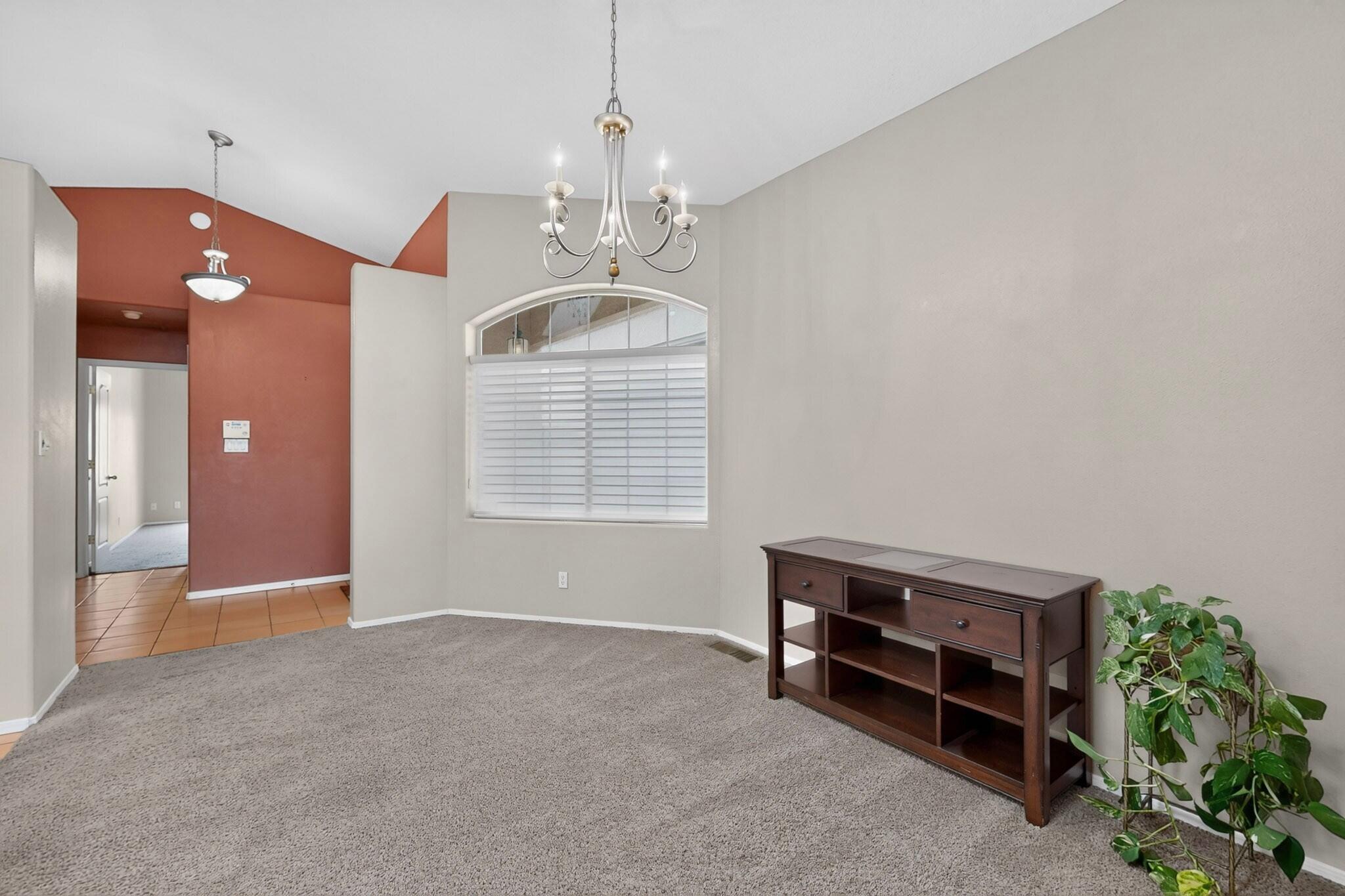 Photo 15 — 633 Lakeview Circle SE
