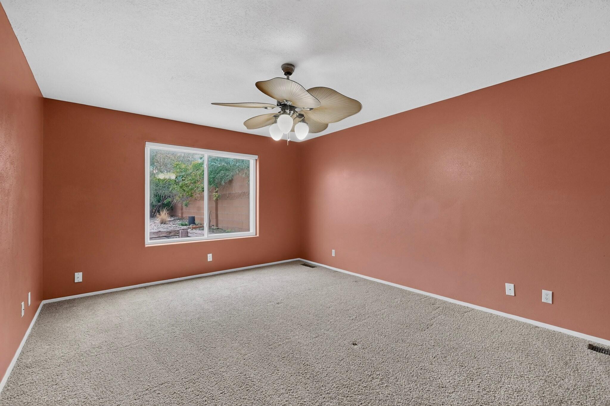 Photo 16 — 633 Lakeview Circle SE