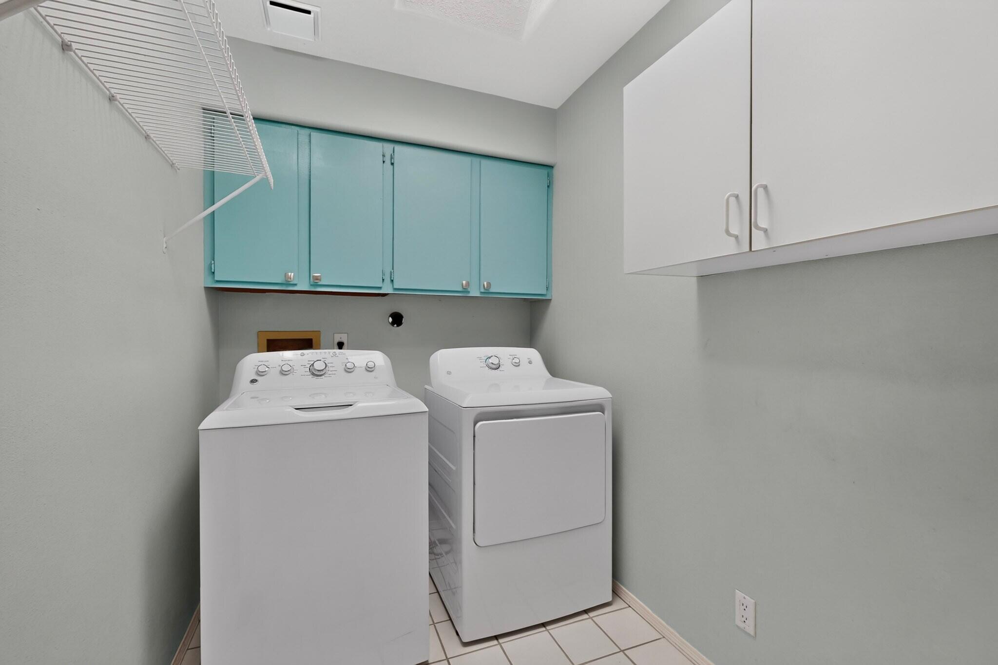 Photo 2 — 633 Lakeview Circle SE