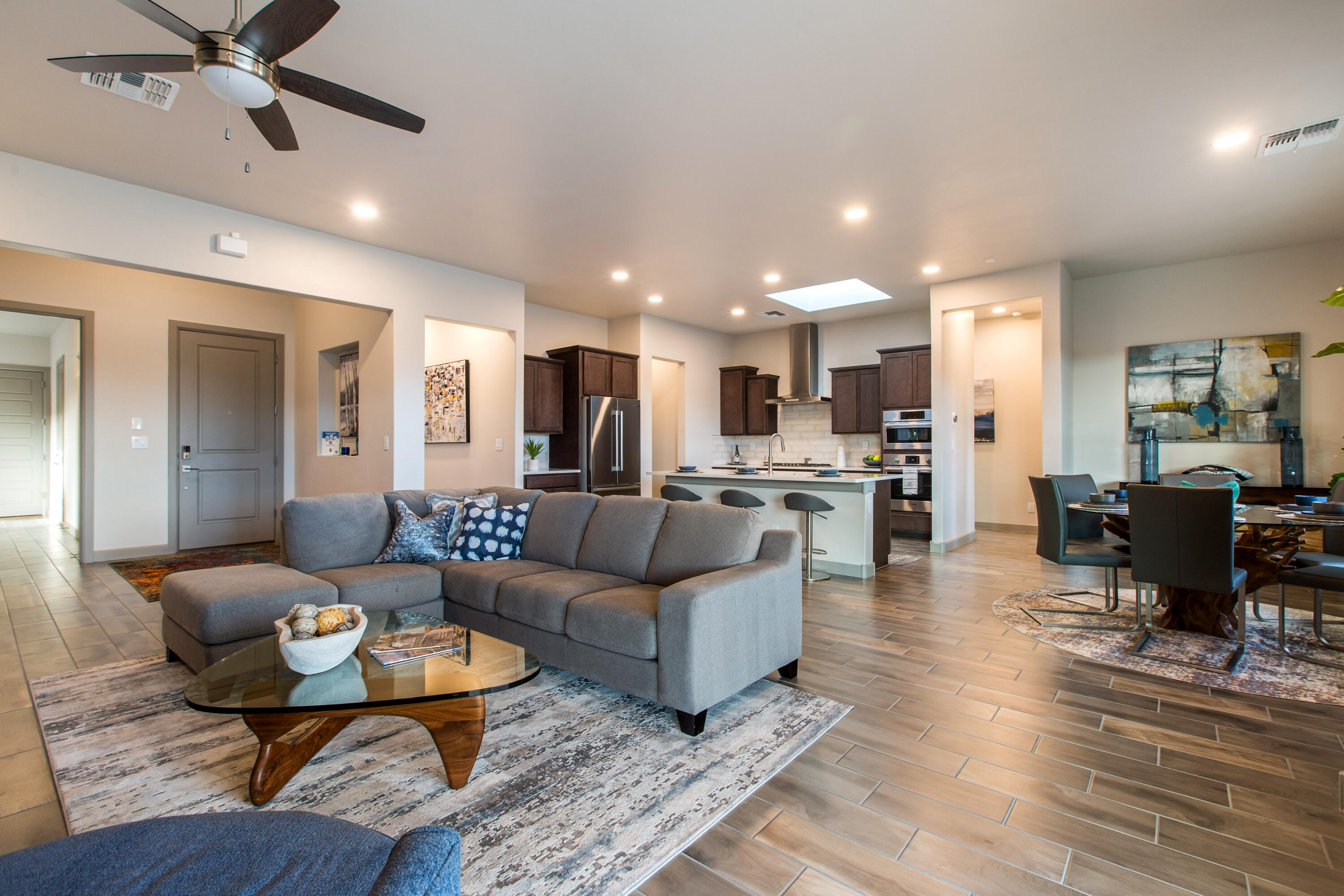 Photo 17 — 5900 Kennard Road NE