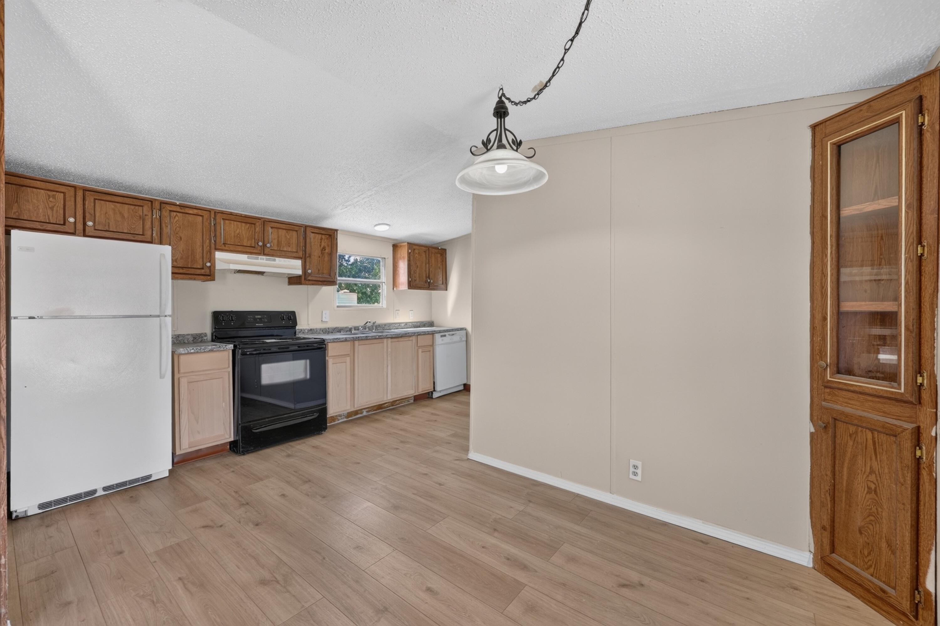 Photo 16 — 500 Tyler Road NE TRLR 33
