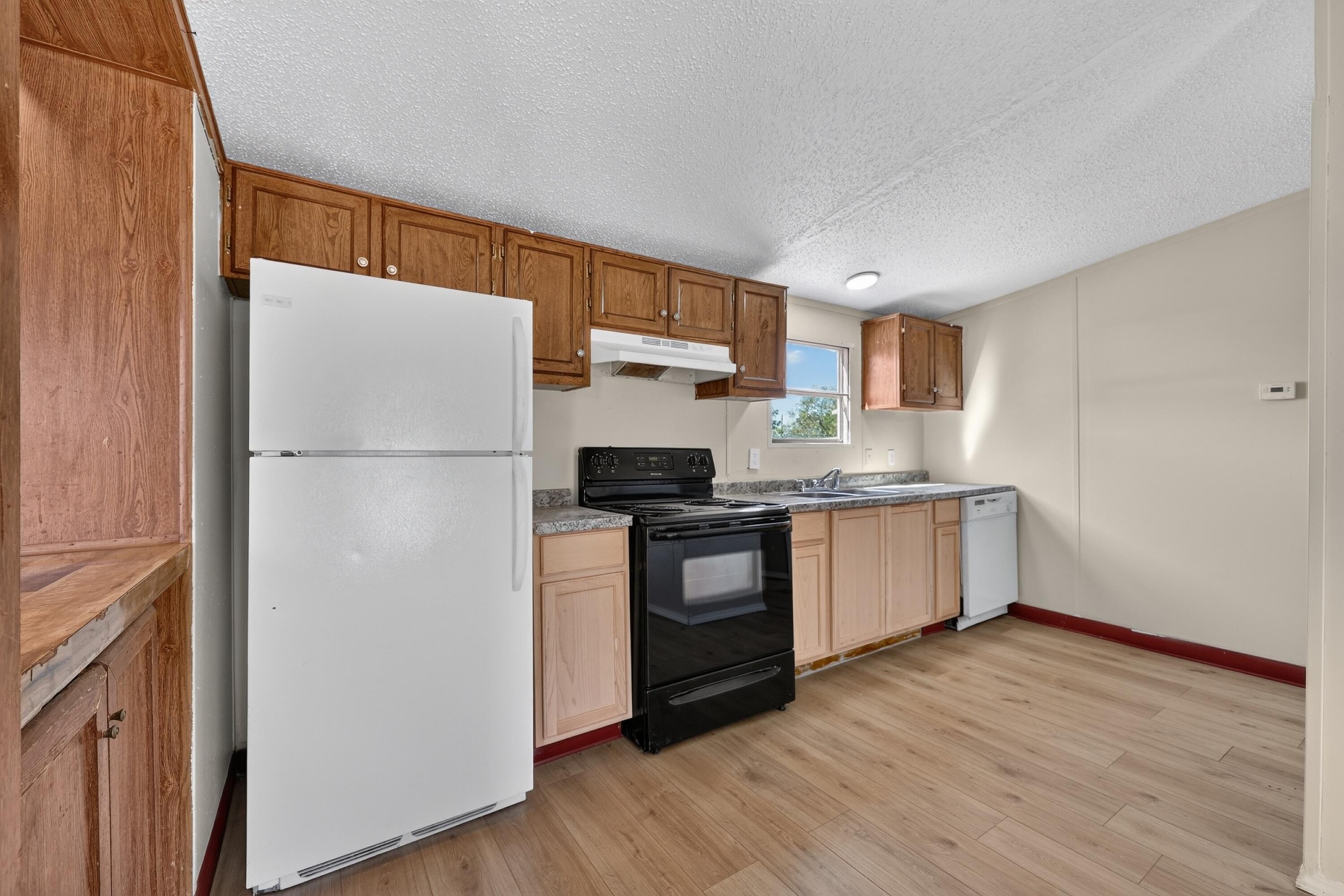 Photo 17 — 500 Tyler Road NE TRLR 33