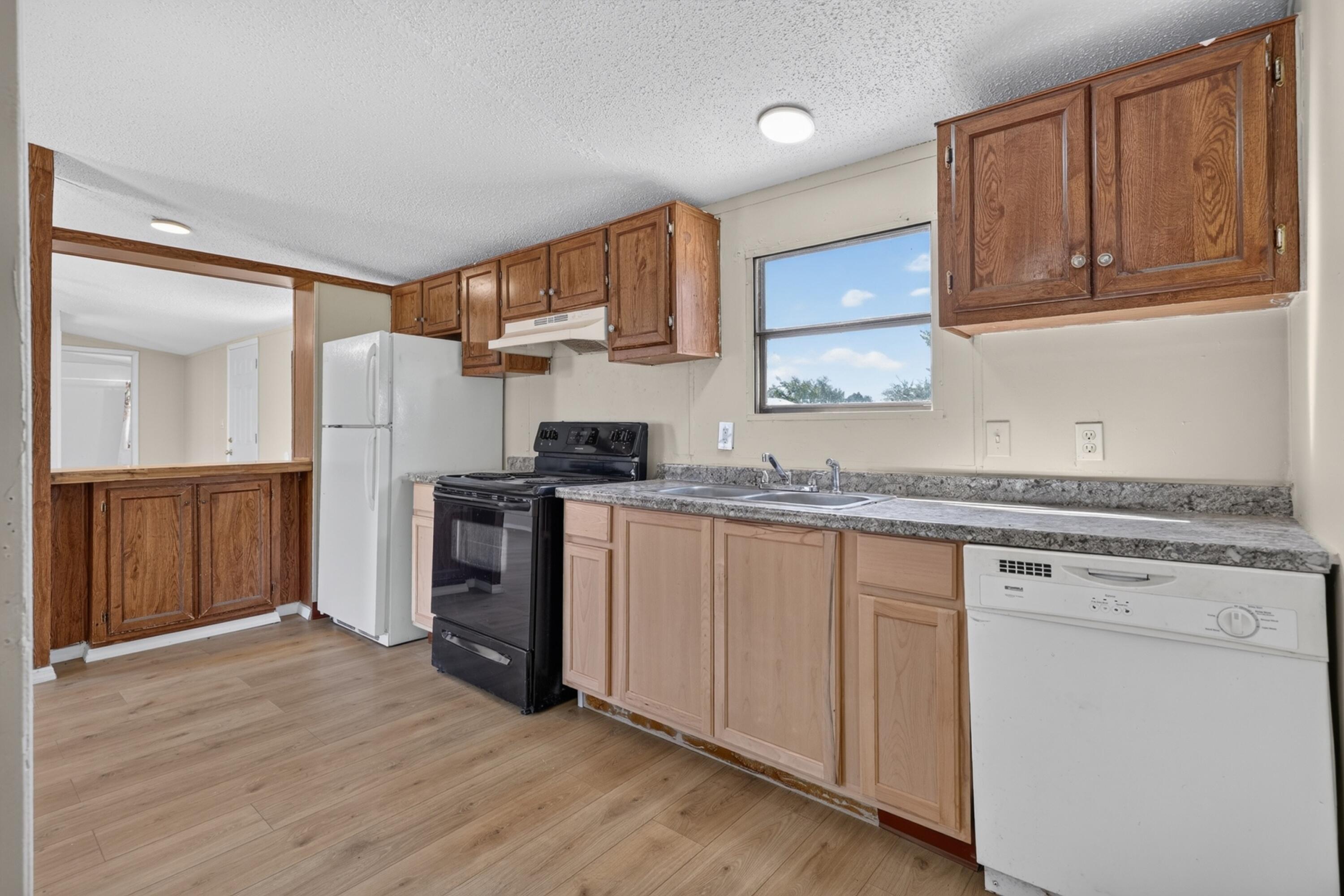 Photo 19 — 500 Tyler Road NE TRLR 33