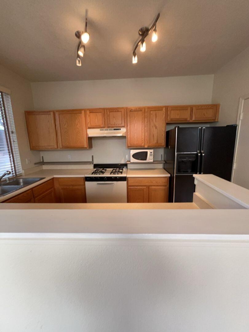 Photo 10 — 7817 Louisiana Boulevard NE UNIT 202