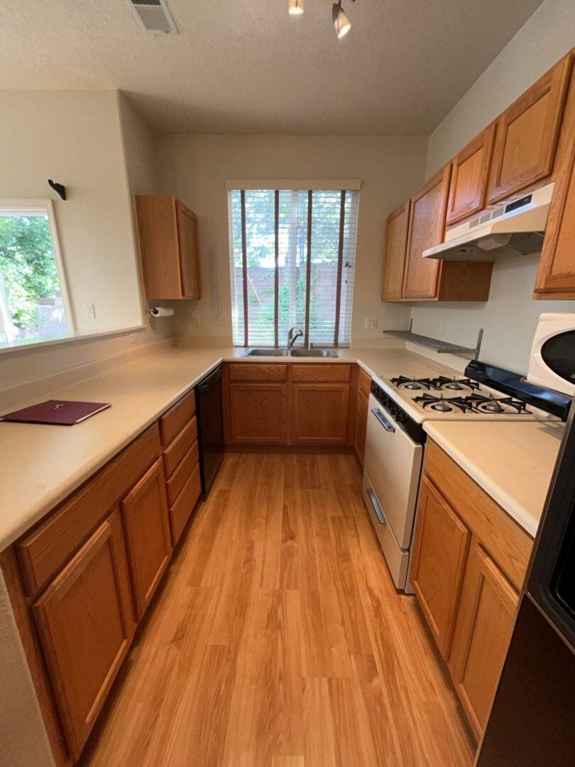 Photo 11 — 7817 Louisiana Boulevard NE UNIT 202