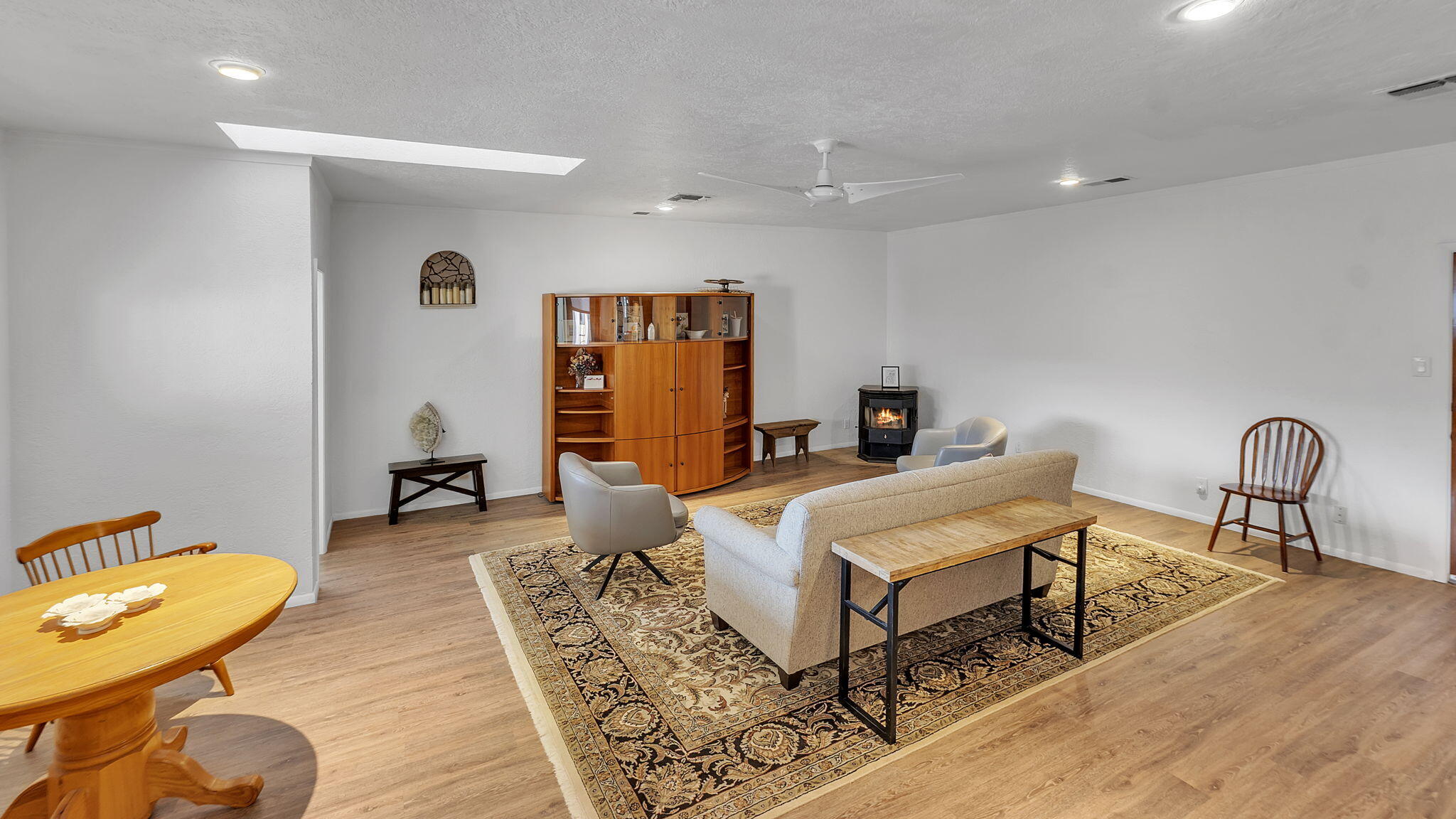 Photo 15 — 1501 Garcia Street NE