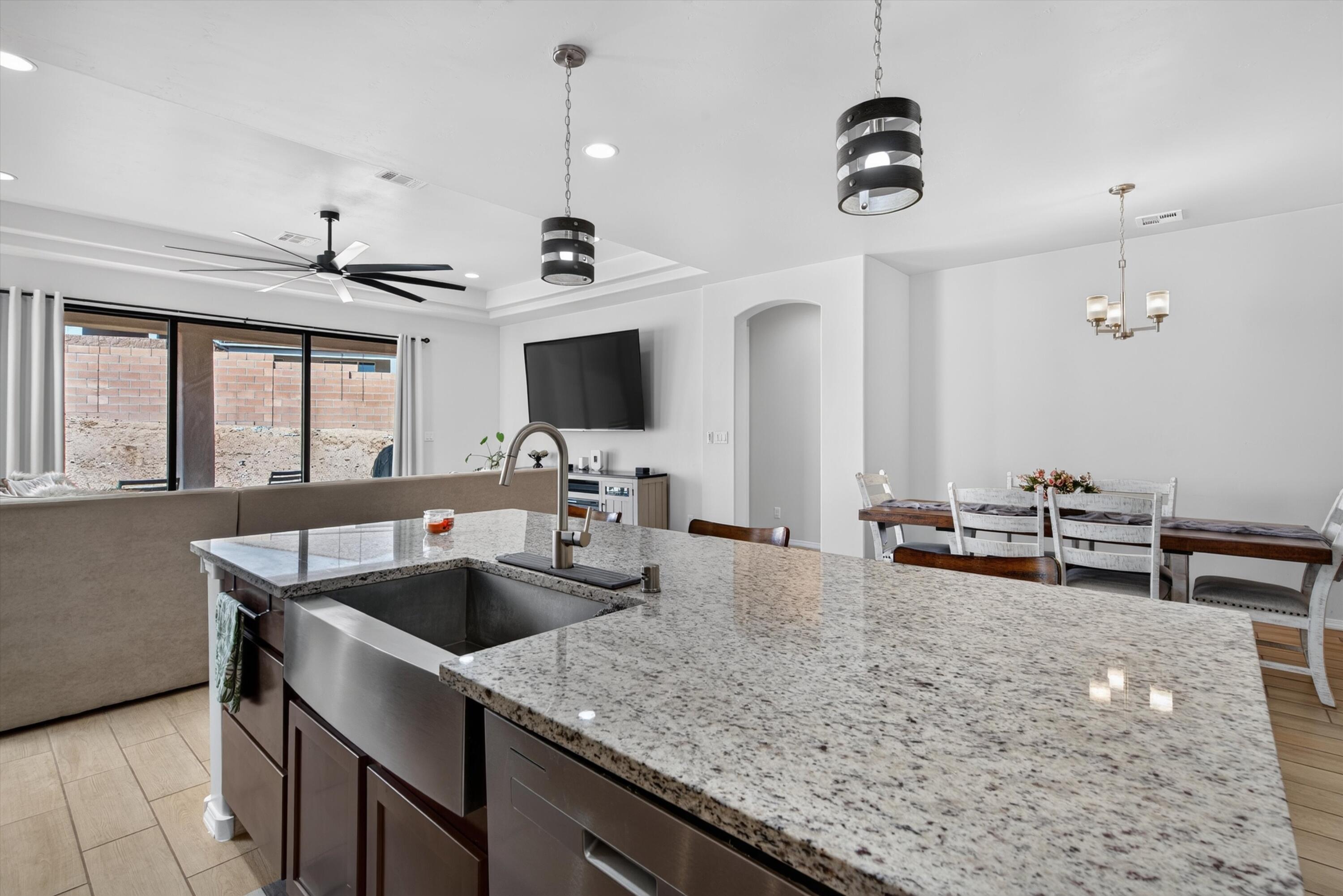 Photo 4 — 2431 Camrose Road NE