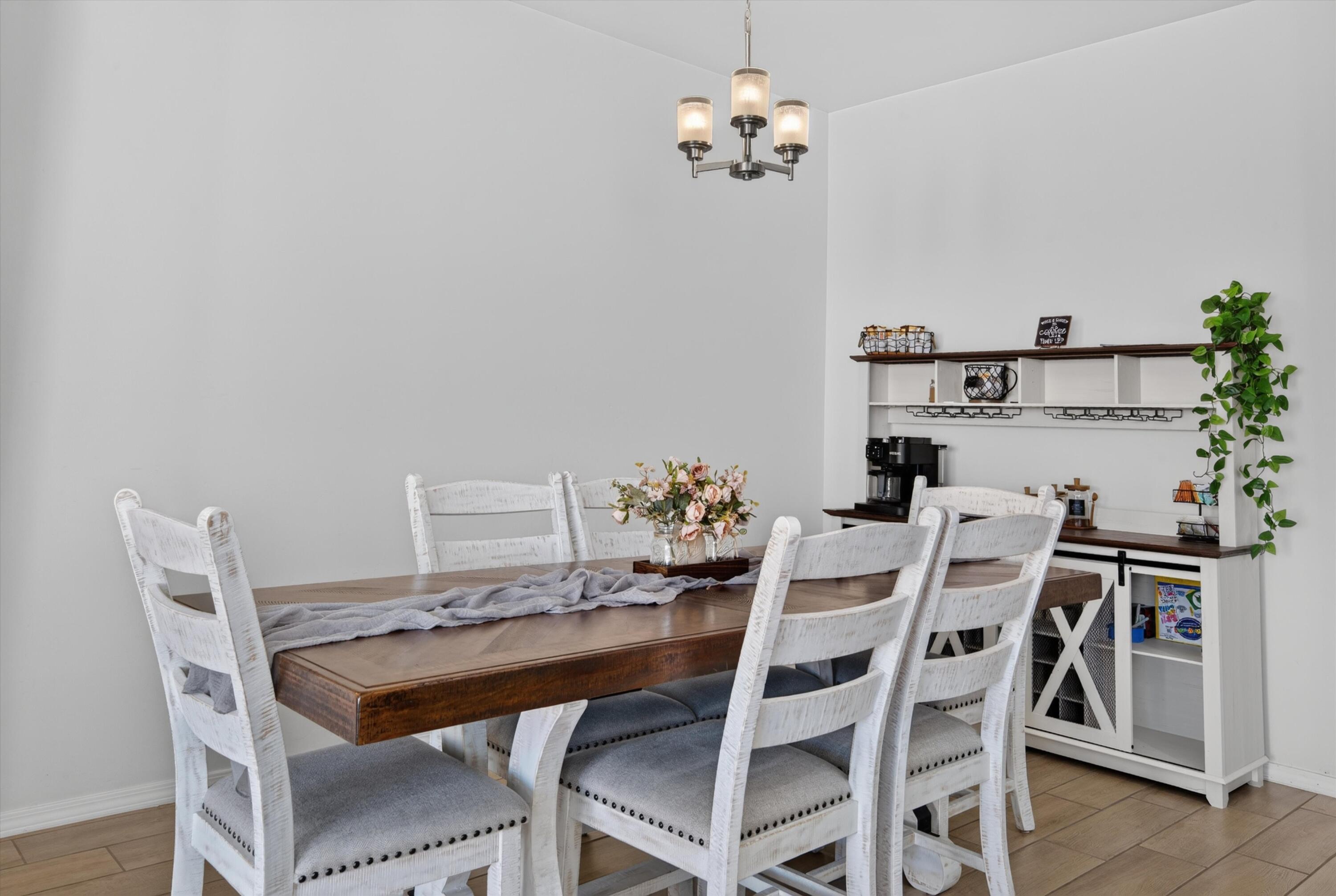 Photo 6 — 2431 Camrose Road NE