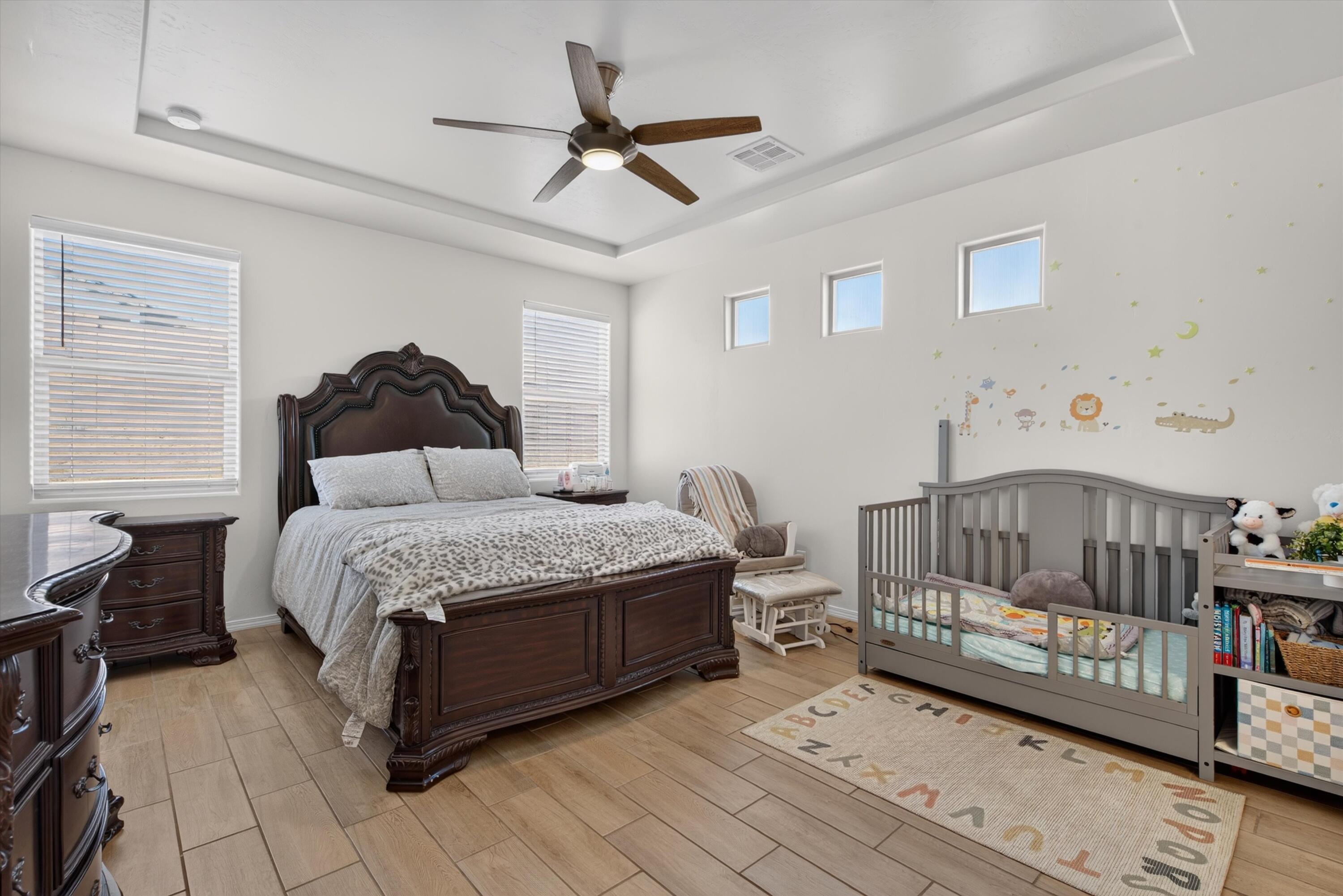 Photo 11 — 2431 Camrose Road NE