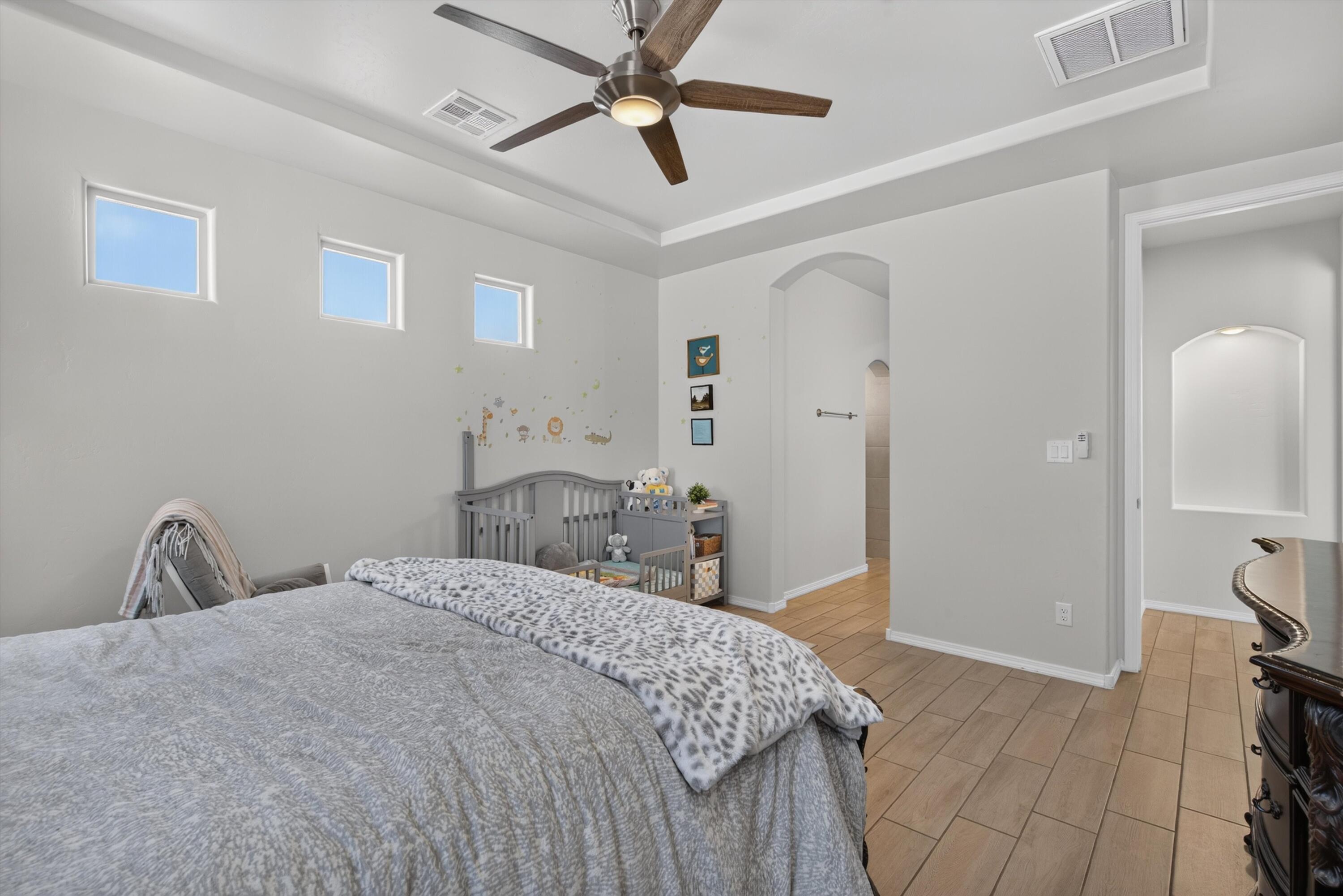 Photo 12 — 2431 Camrose Road NE