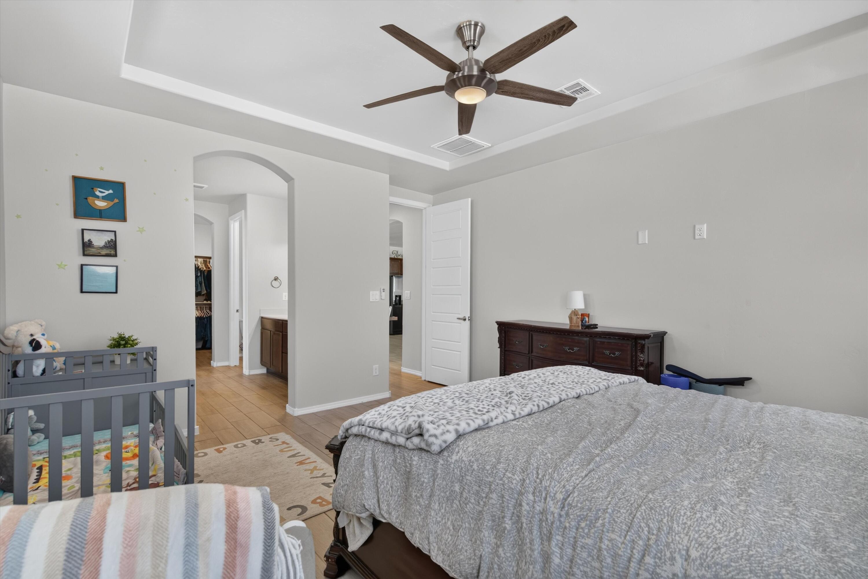 Photo 13 — 2431 Camrose Road NE