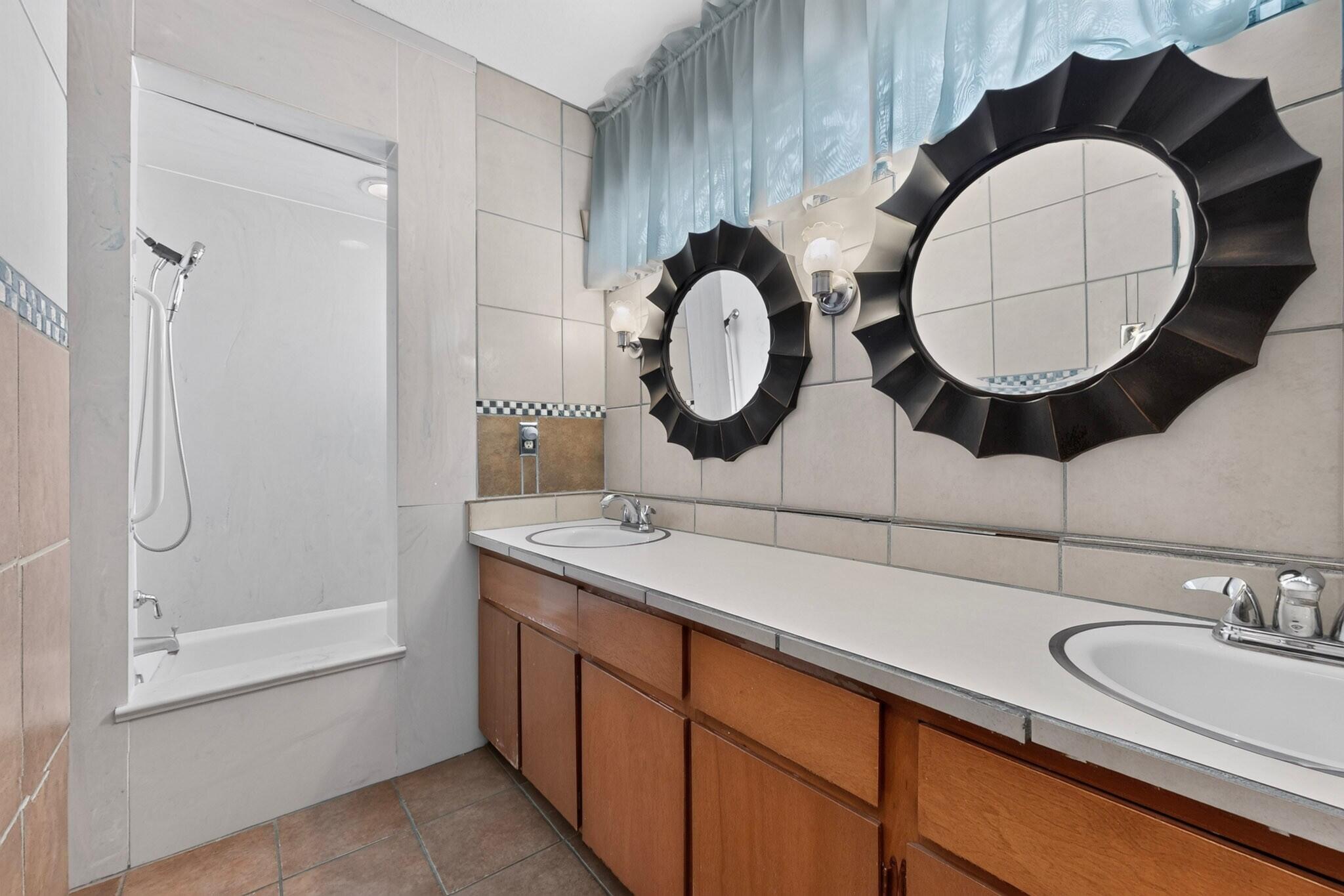 Photo 2 — 1103 Robin Road SE