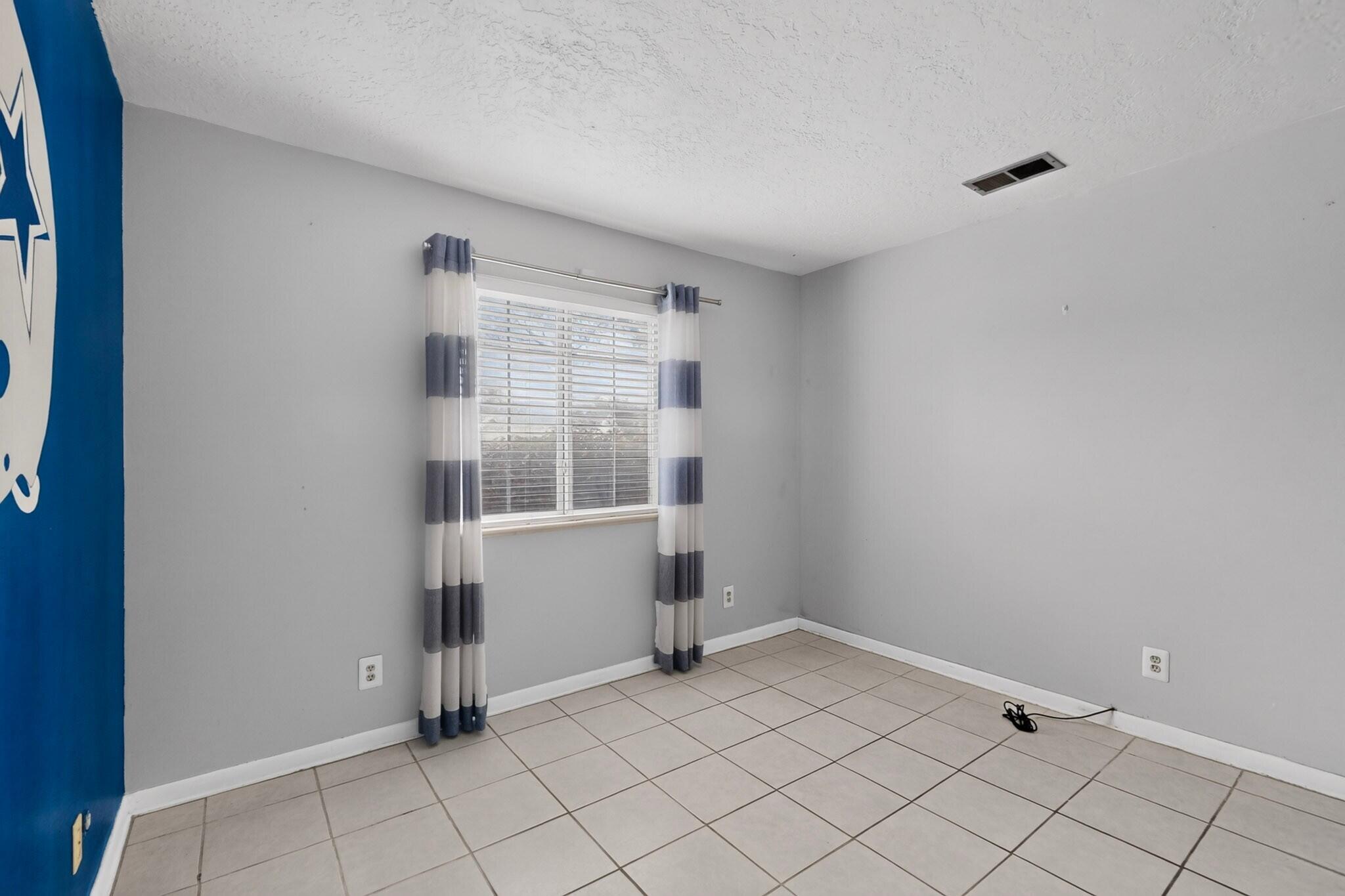 Photo 4 — 1103 Robin Road SE