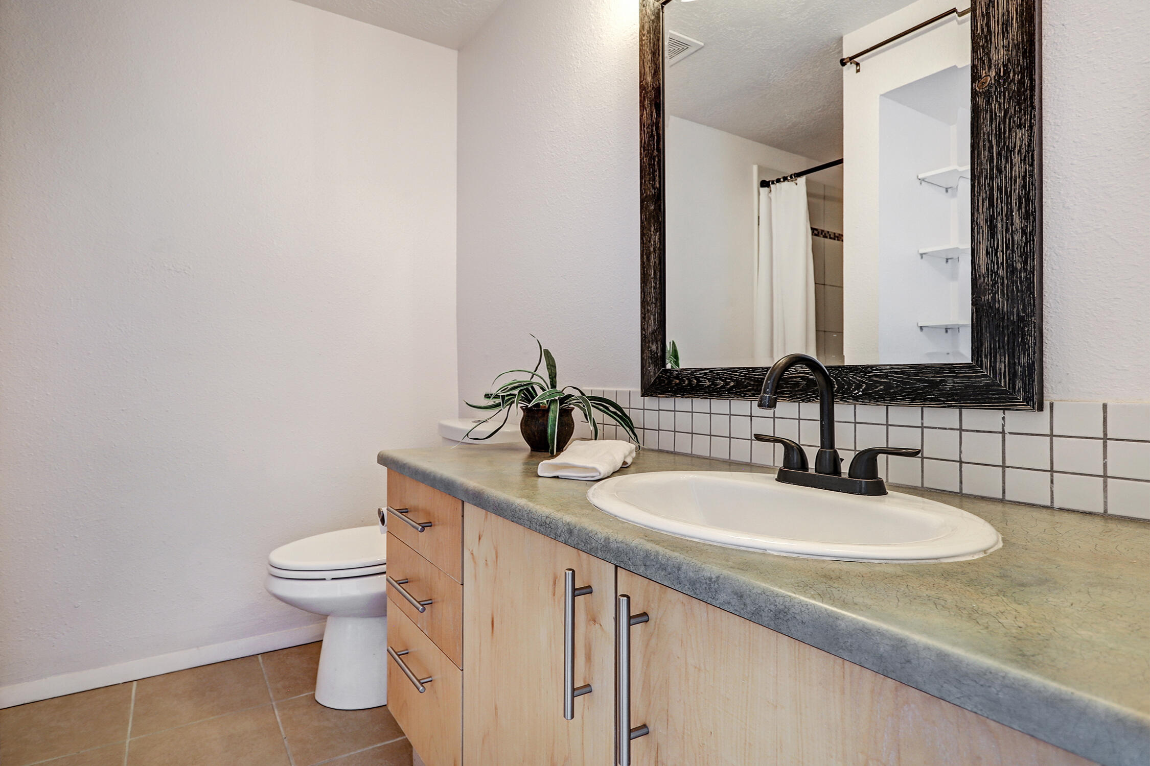 Photo 18 — 13246 Candelaria Road NE