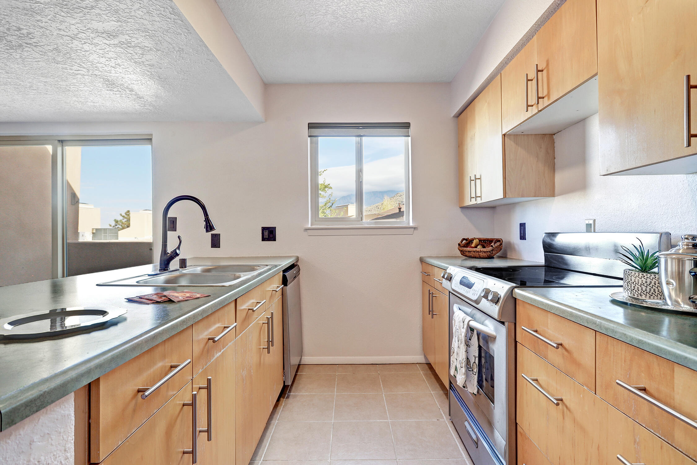 Photo 8 — 13246 Candelaria Road NE