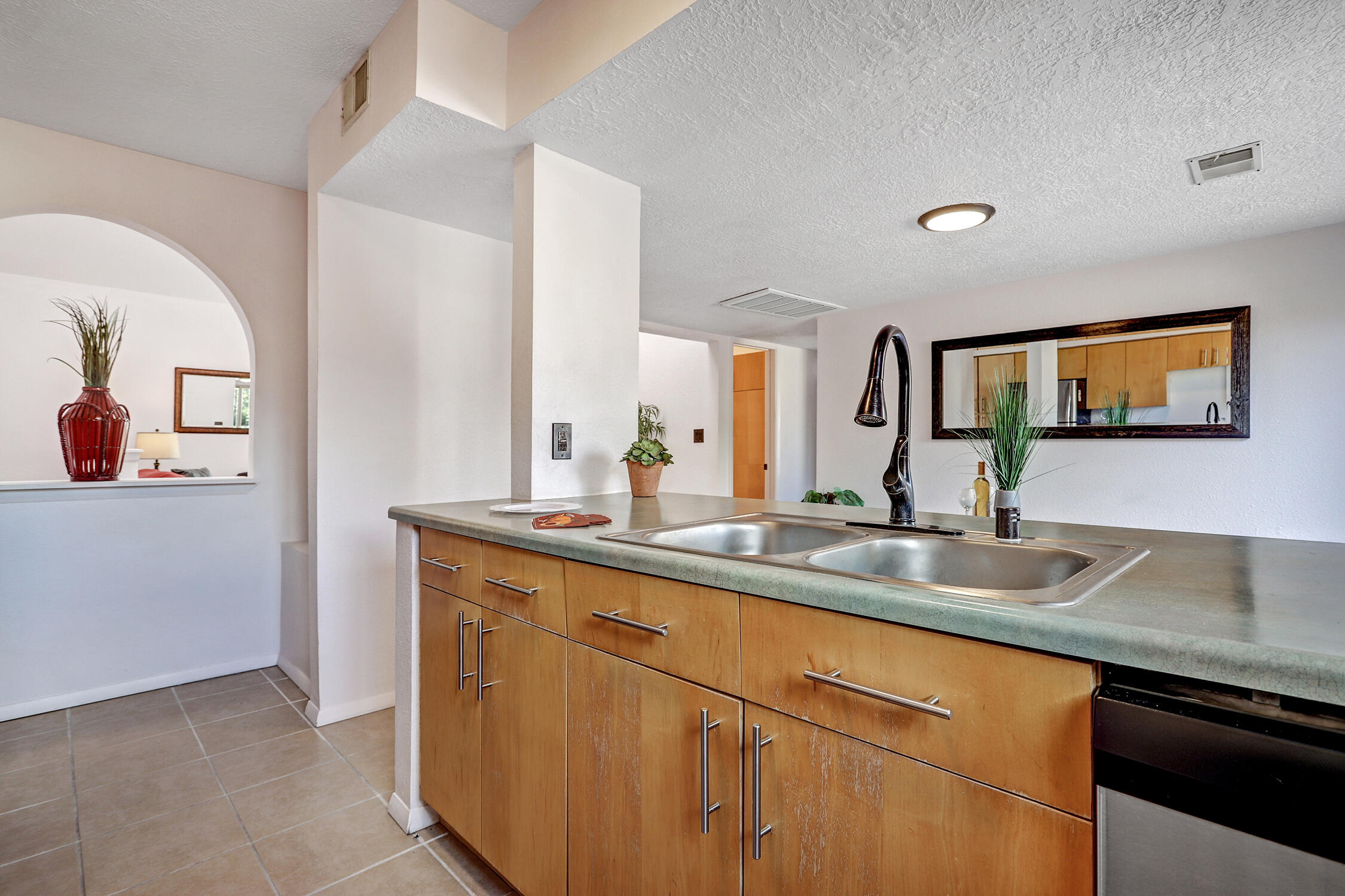 Photo 9 — 13246 Candelaria Road NE