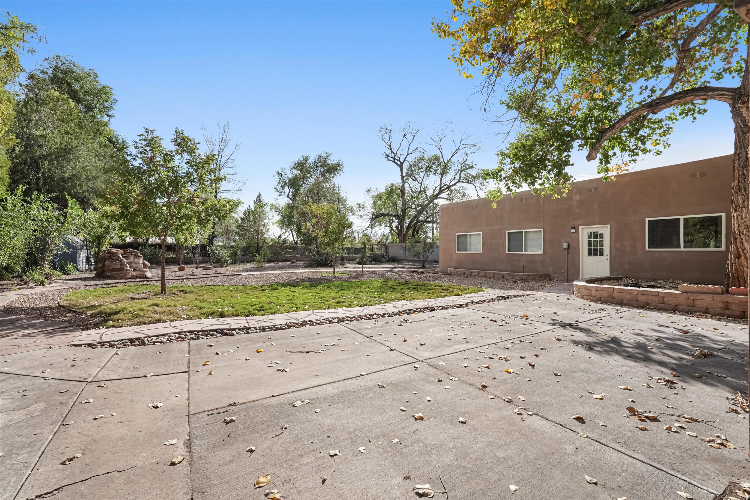 Photo 11 — 310 La Plata Road NW