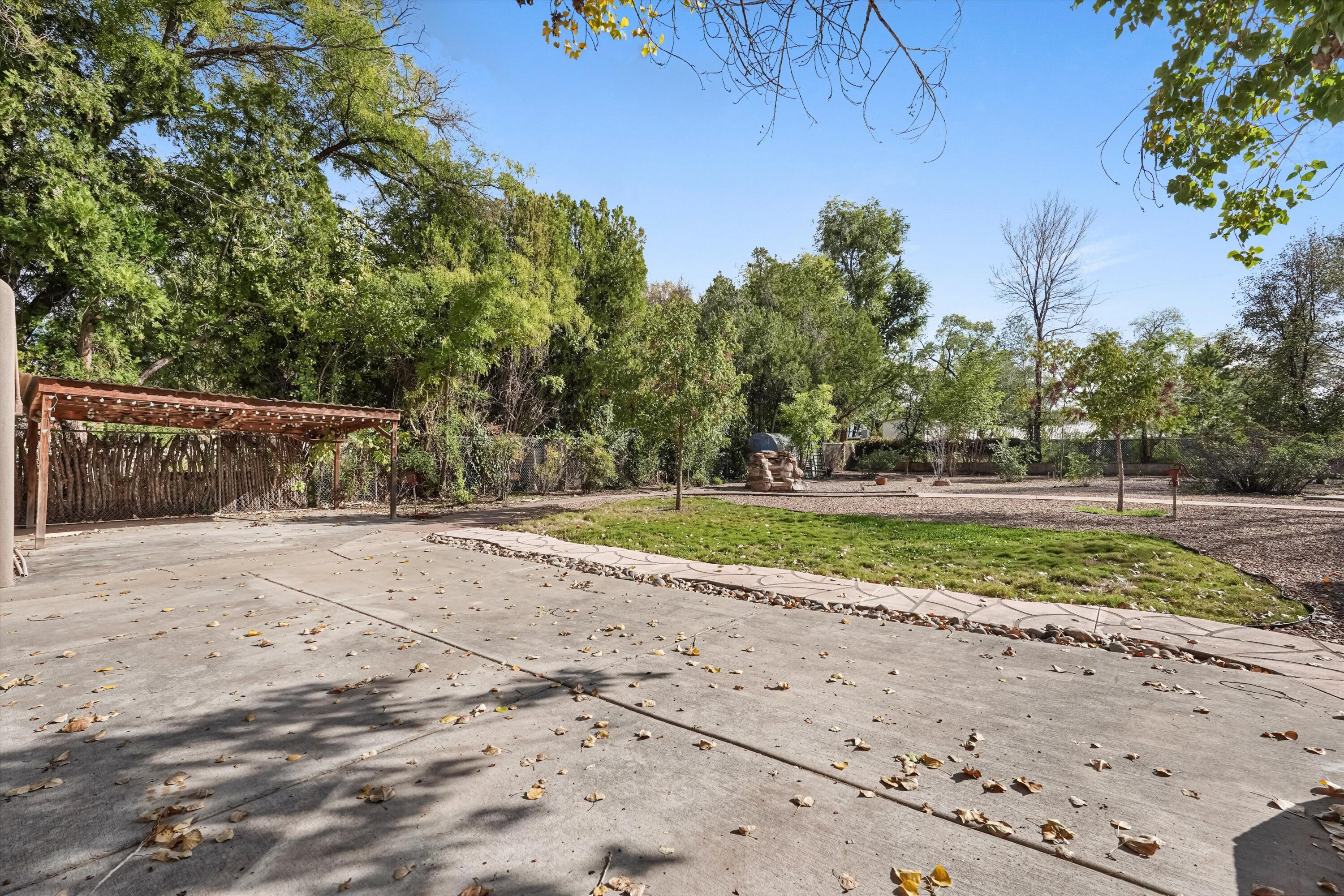 Photo 10 — 310 La Plata Road NW
