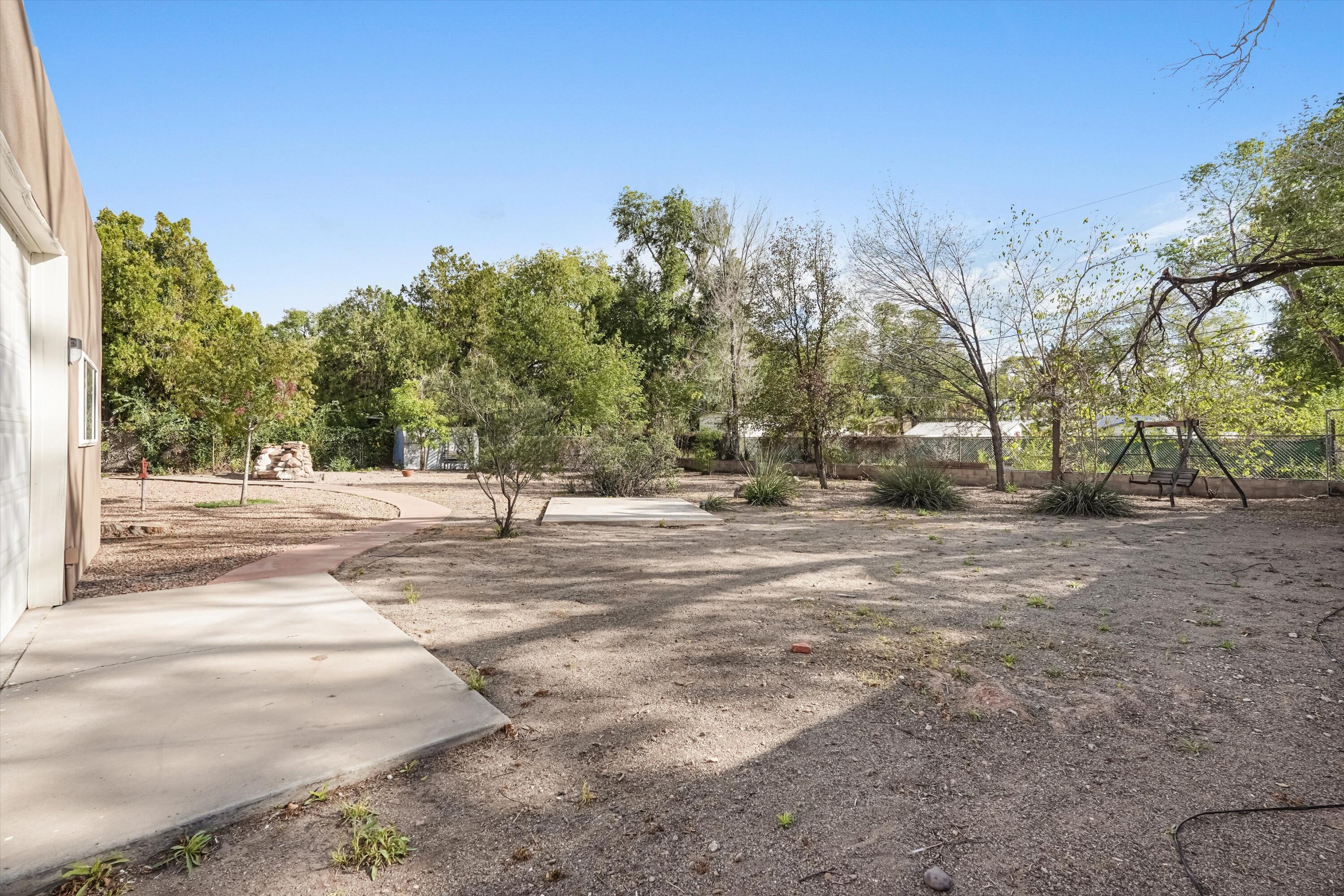 Photo 8 — 310 La Plata Road NW