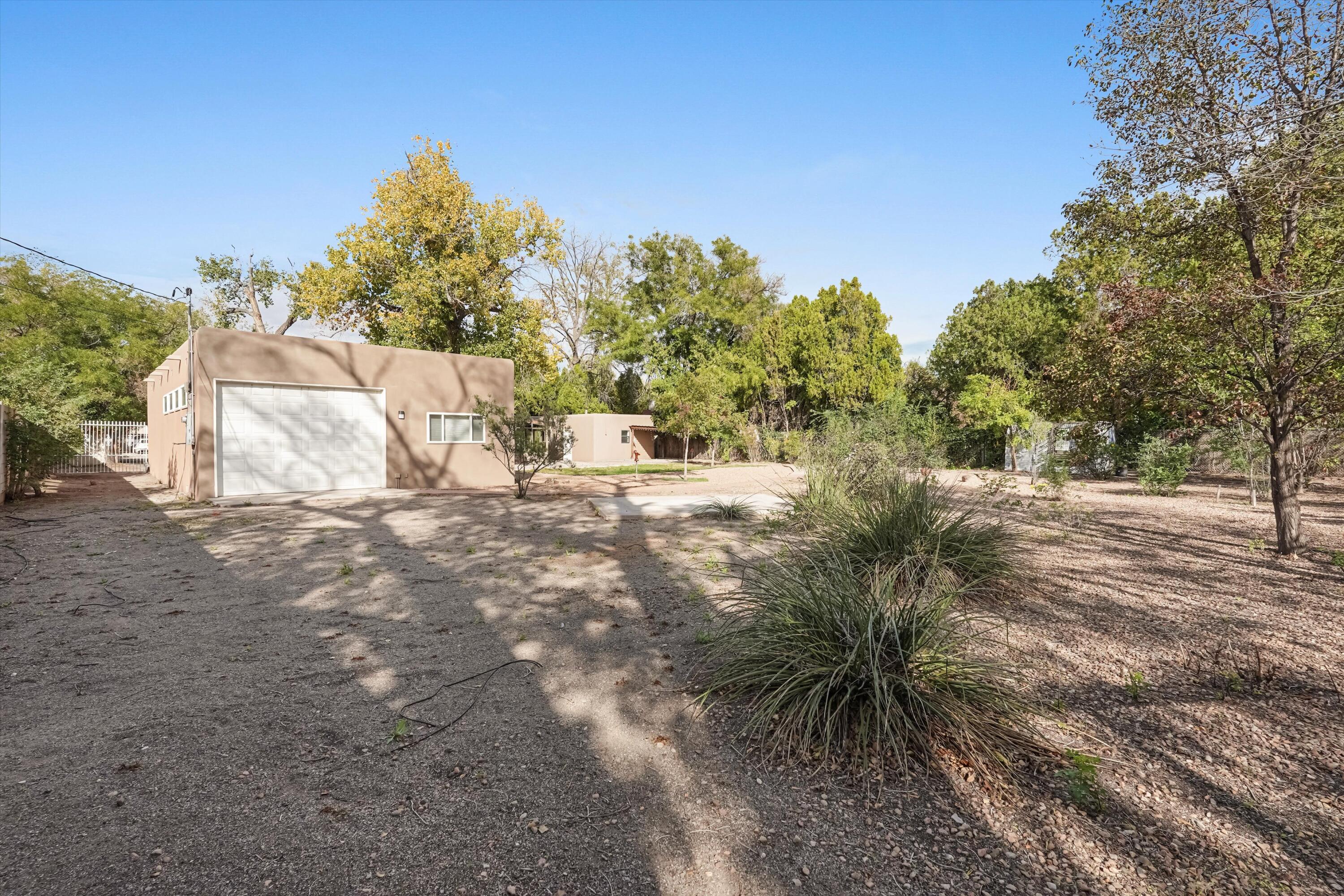 Photo 7 — 310 La Plata Road NW