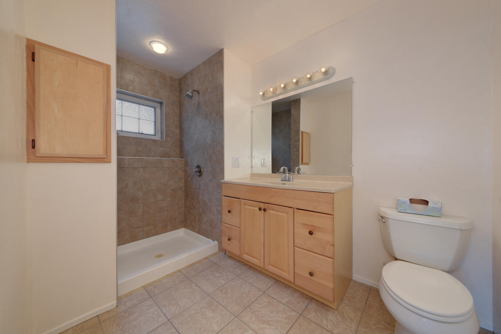 Photo 17 — 2905 Summit Place NE