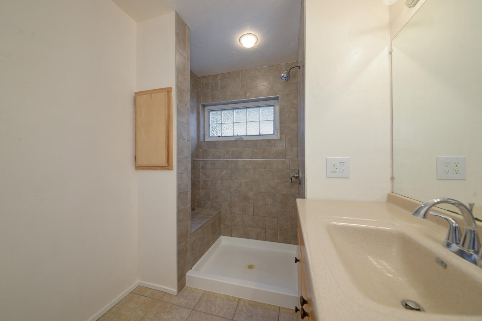 Photo 16 — 2905 Summit Place NE